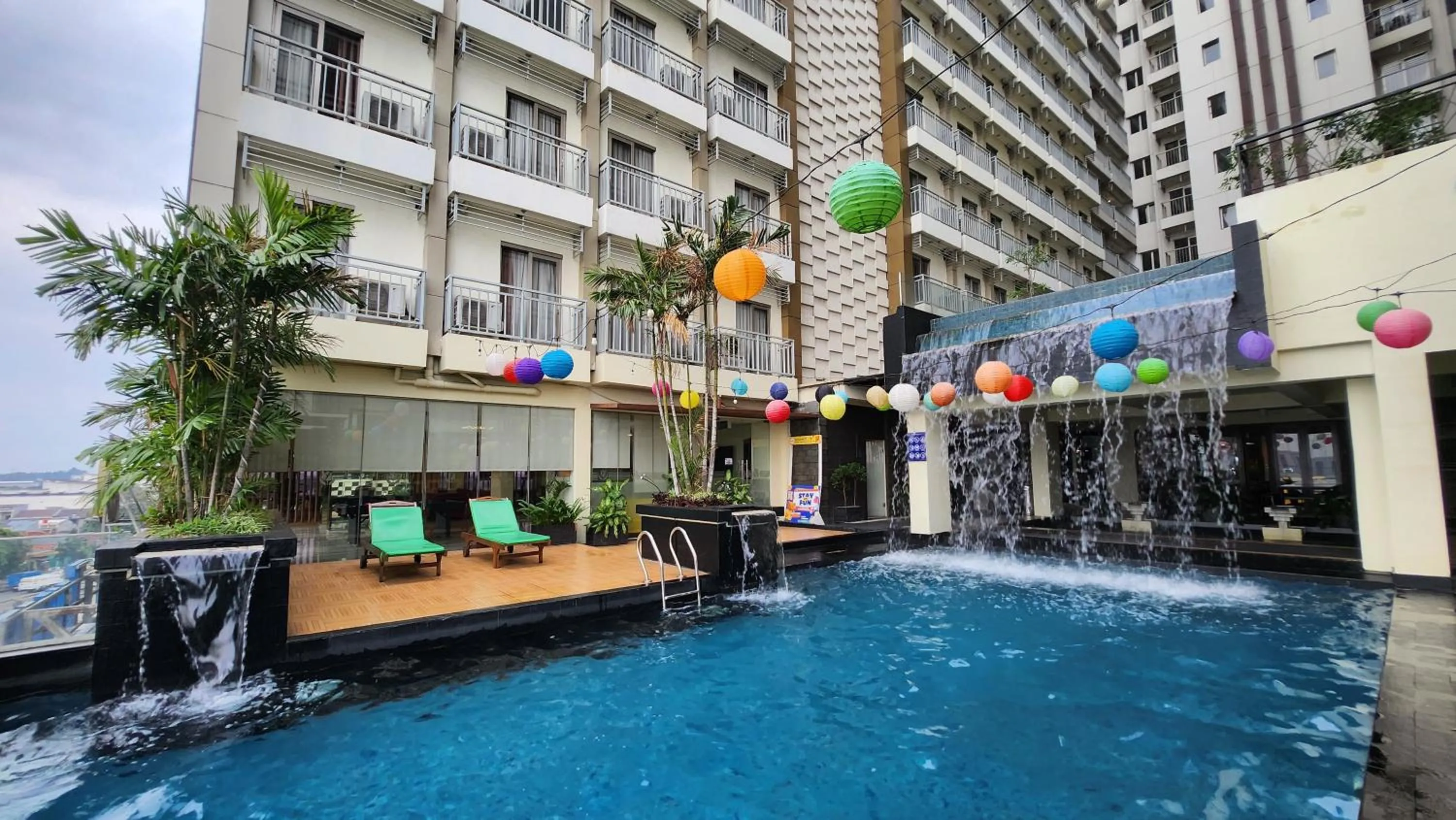 Swimming pool in Golden Tulip Essential Tangerang