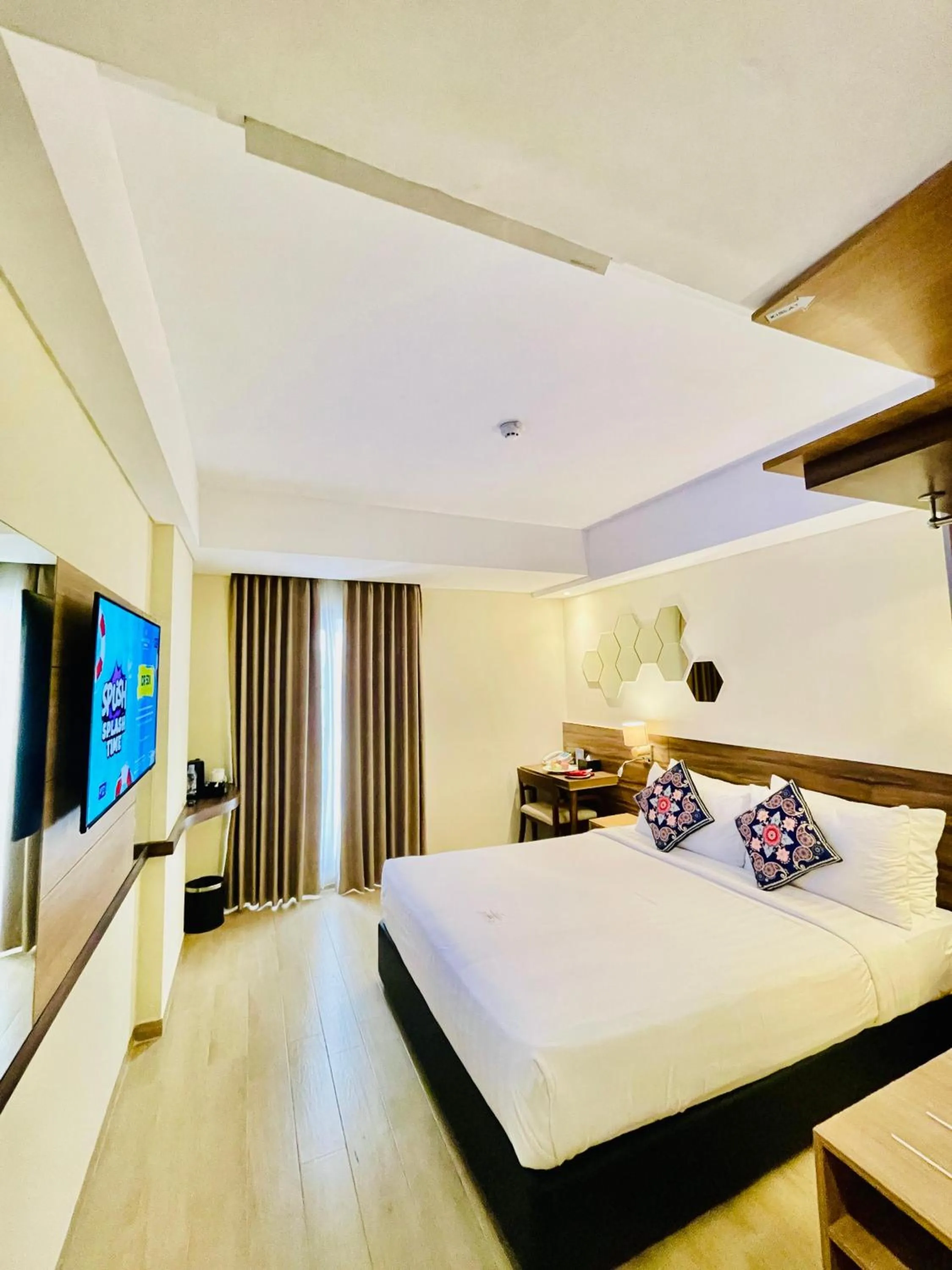 Photo of the whole room in Golden Tulip Essential Tangerang