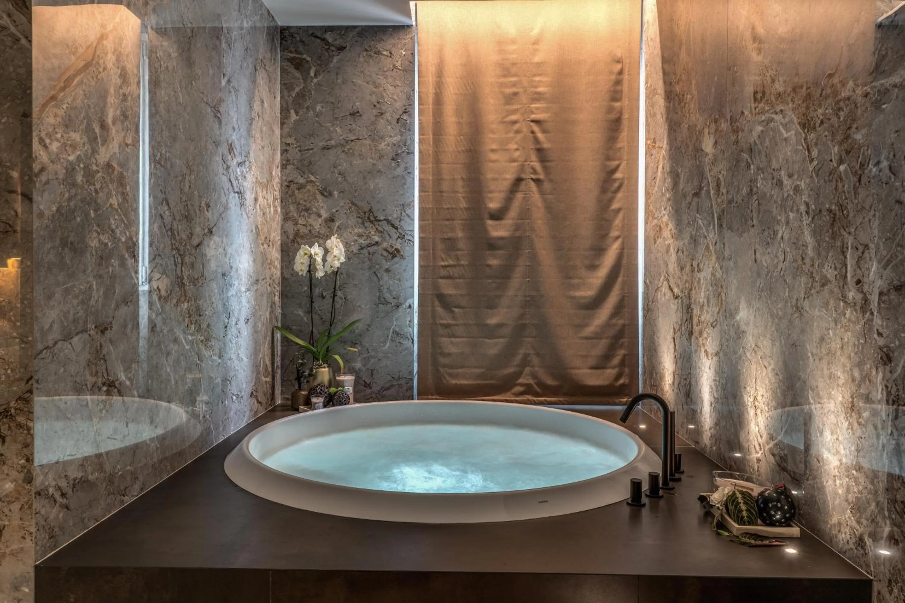 Hot Tub in Eitch Borromini Palazzo Pamphilj