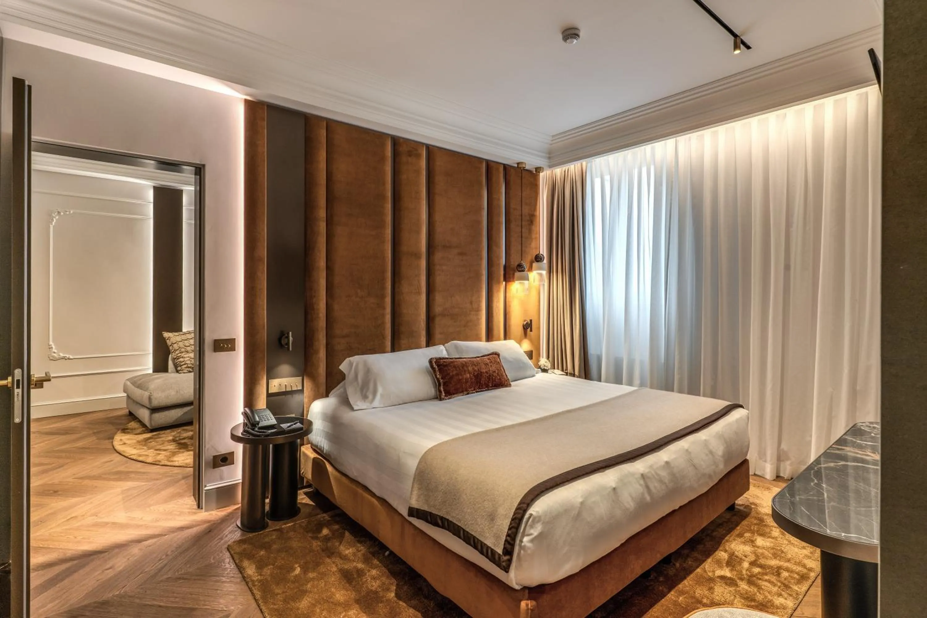 Photo of the whole room, Bed in Eitch Borromini Palazzo Pamphilj