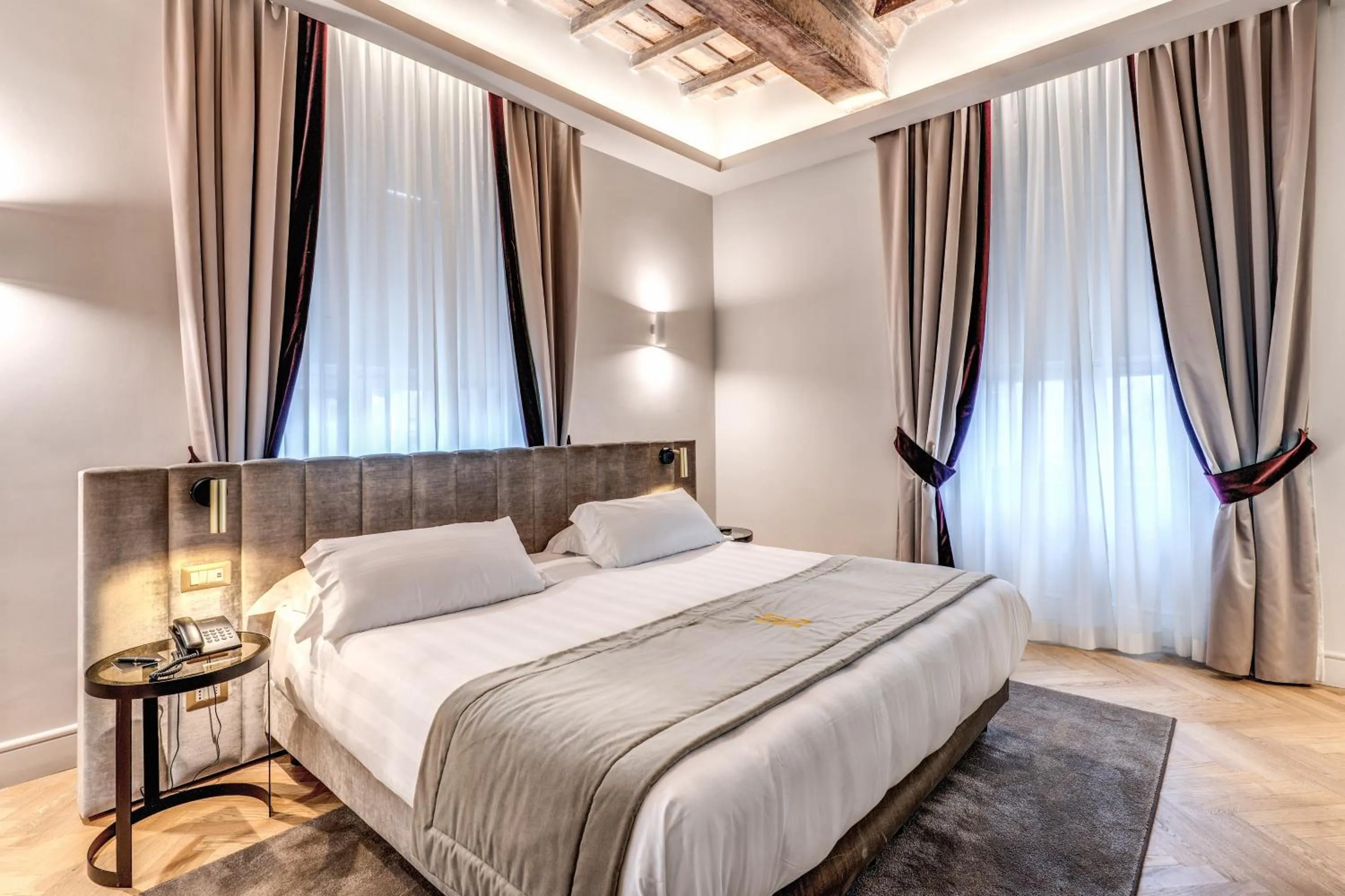 Bedroom, Bed in Eitch Borromini Palazzo Pamphilj