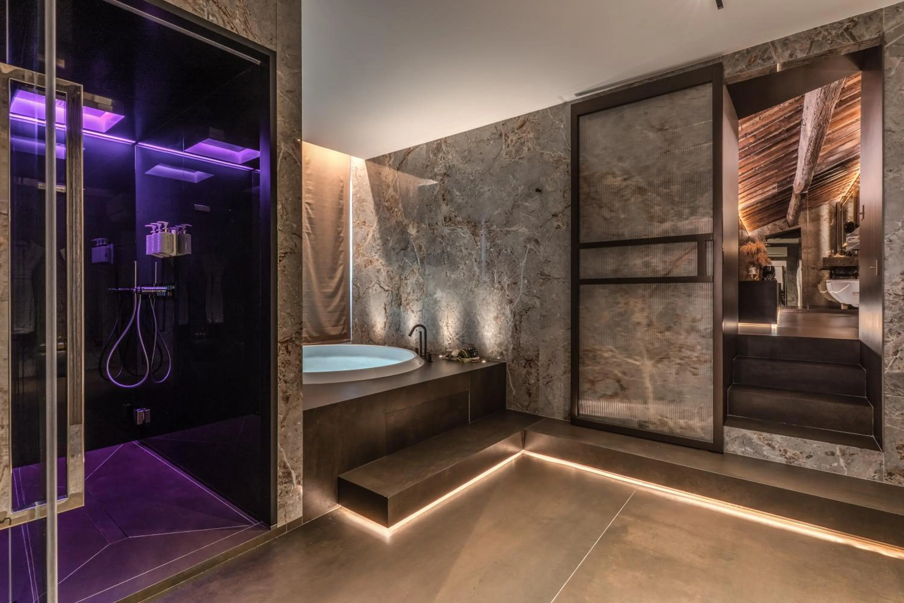 Shower in Eitch Borromini Palazzo Pamphilj