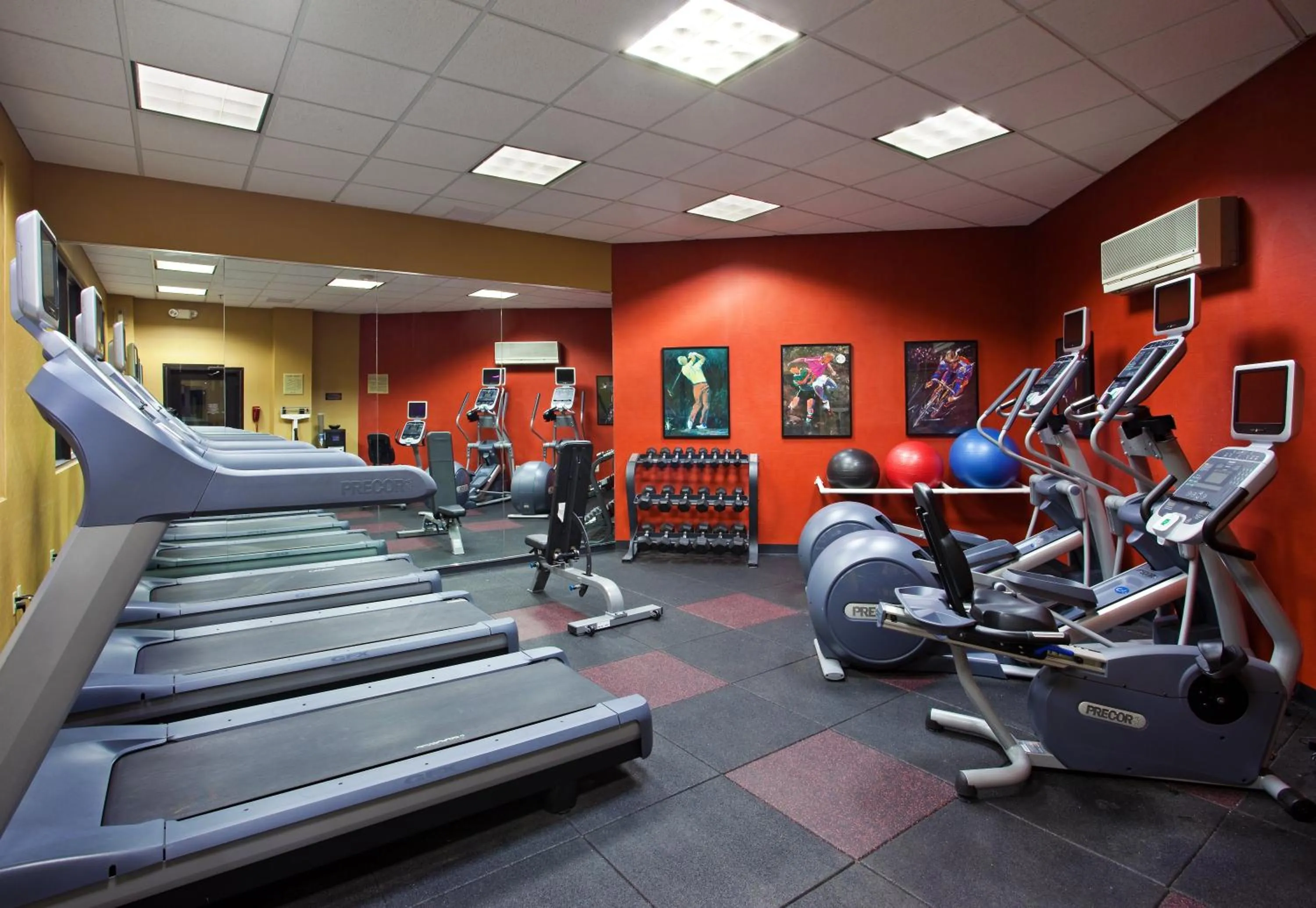 Fitness centre/facilities in DoubleTree by Hilton Dayton Fairborn
