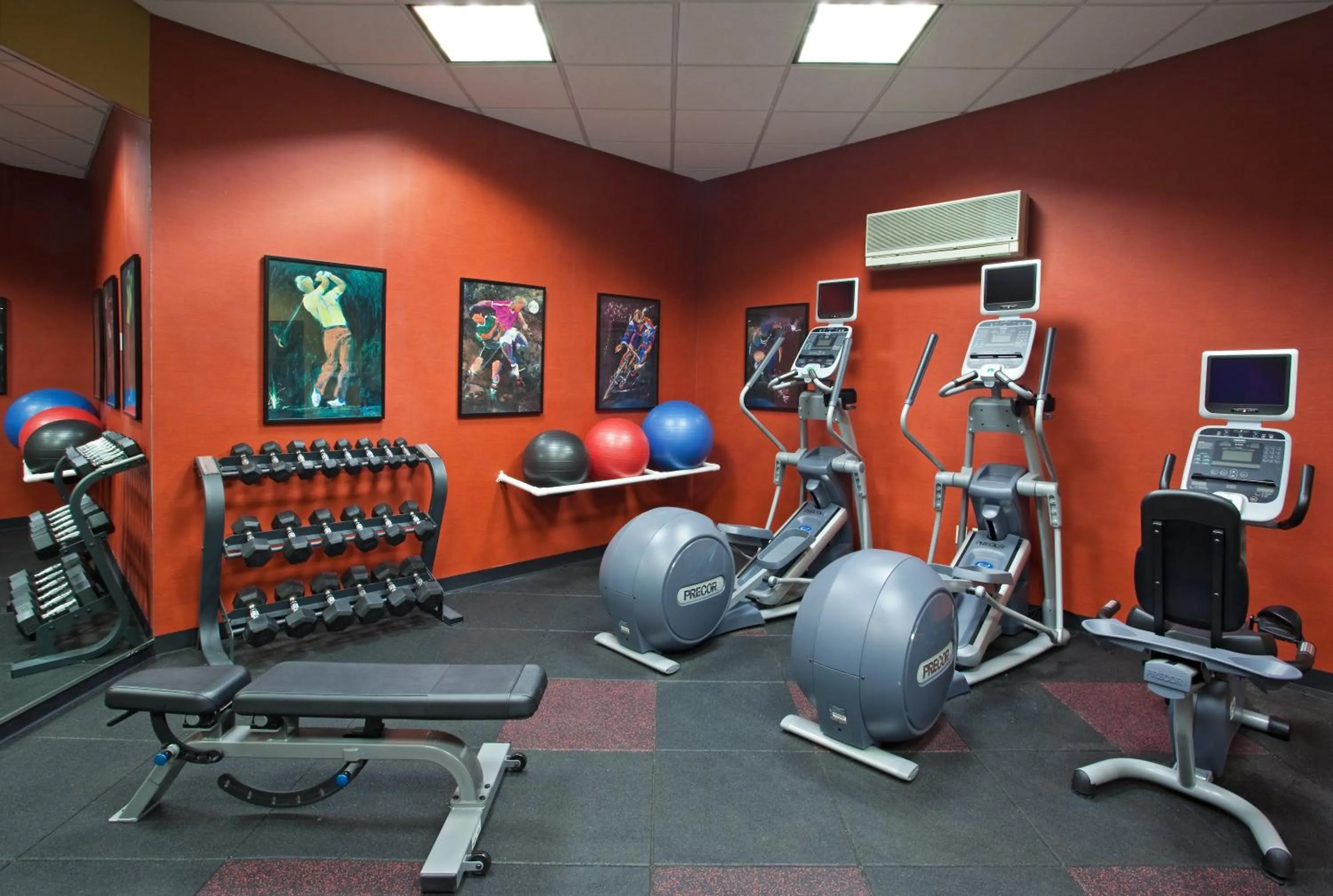 Fitness centre/facilities in DoubleTree by Hilton Dayton Fairborn