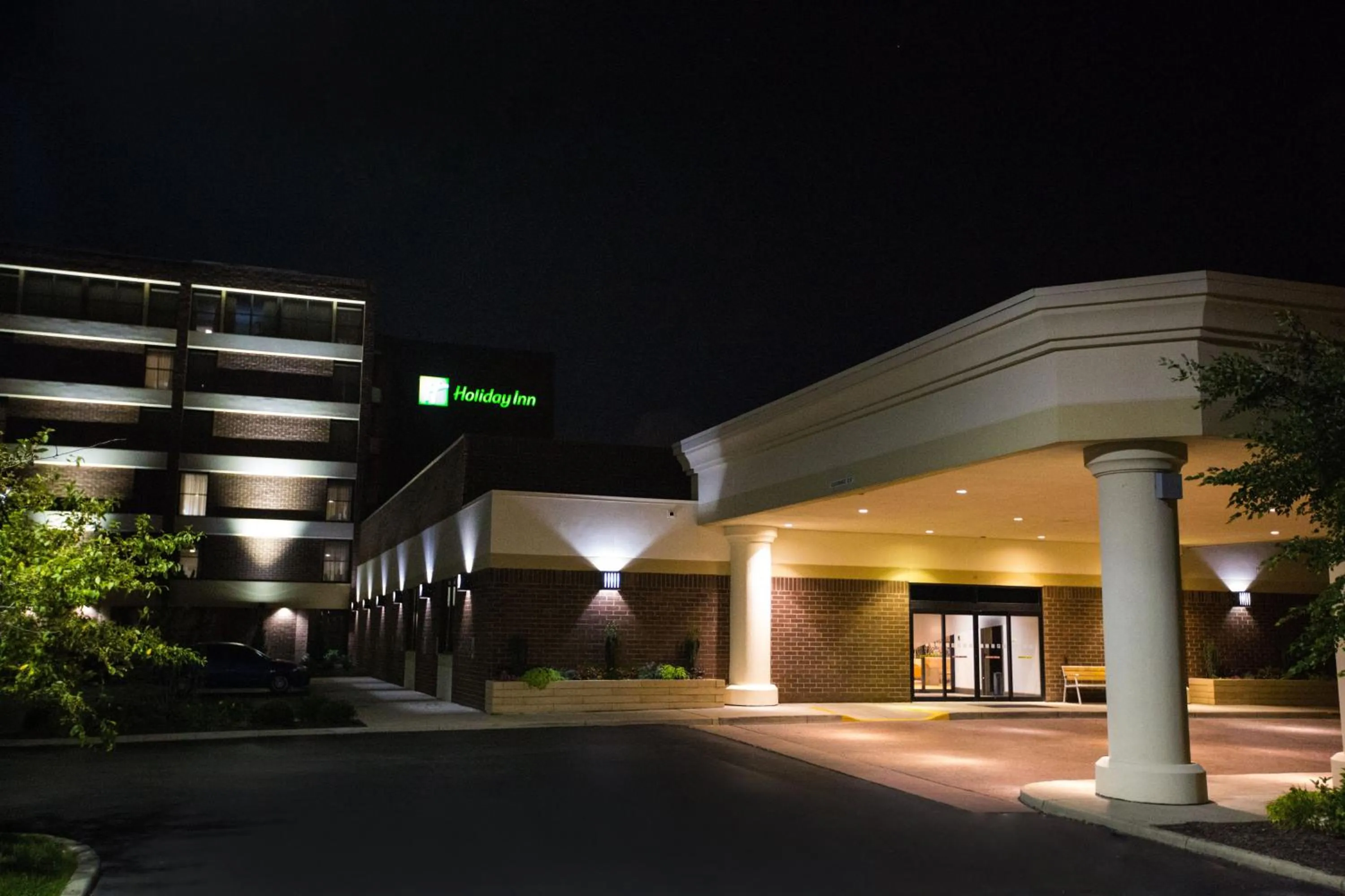Property building in DoubleTree by Hilton Dayton Fairborn