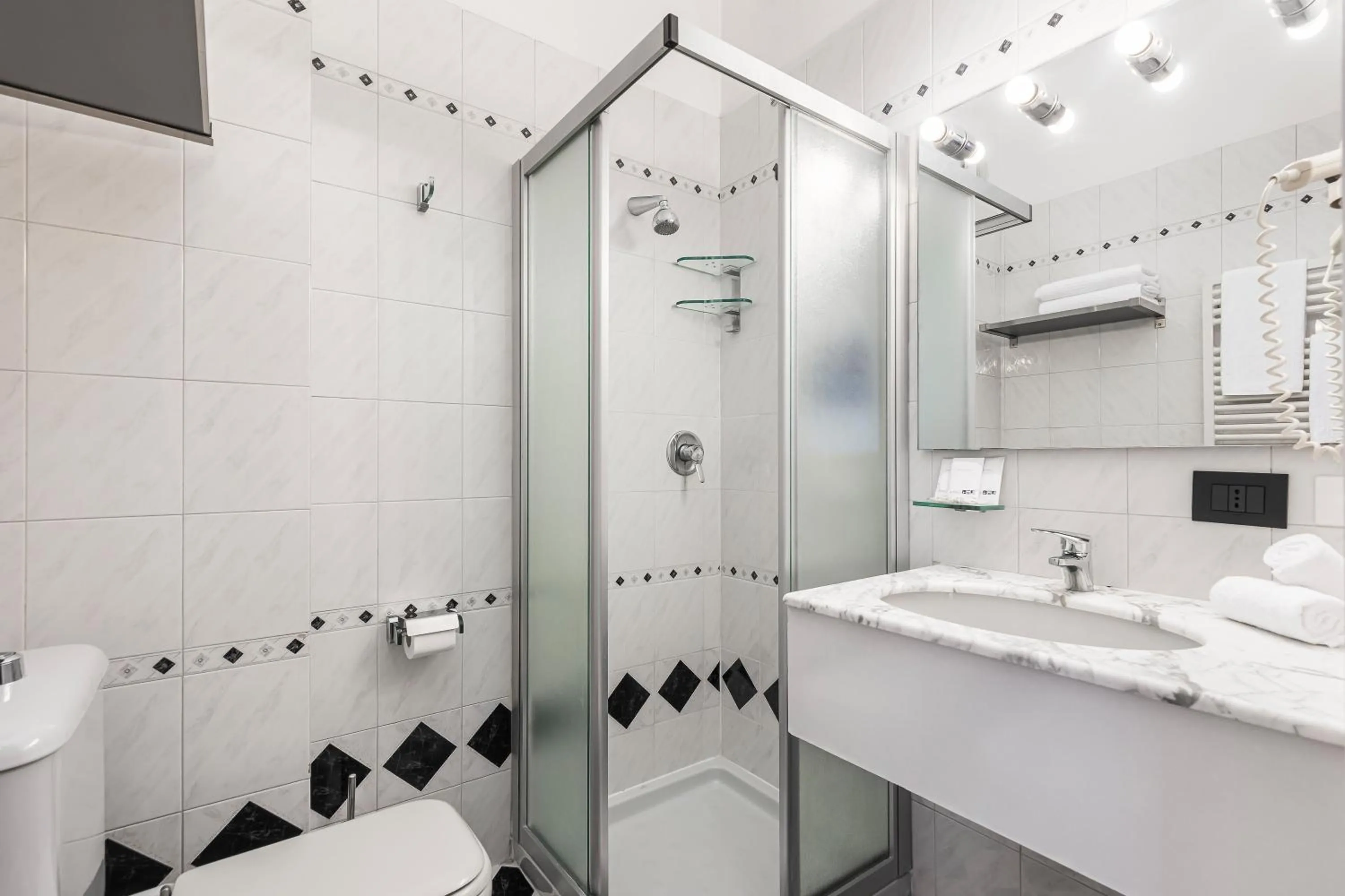 Shower in City Style Hotel Reggio Emilia