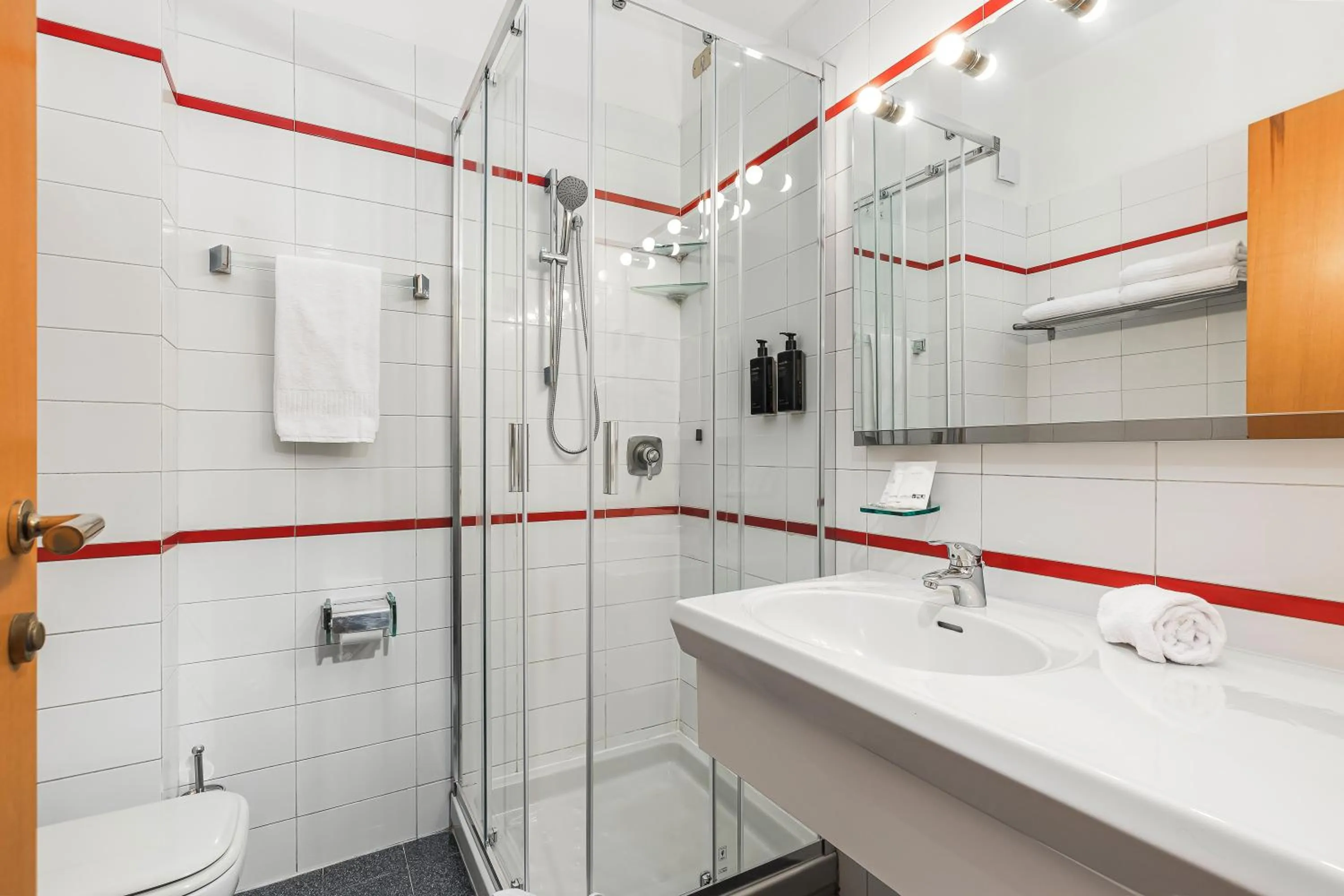 Shower in City Style Hotel Reggio Emilia