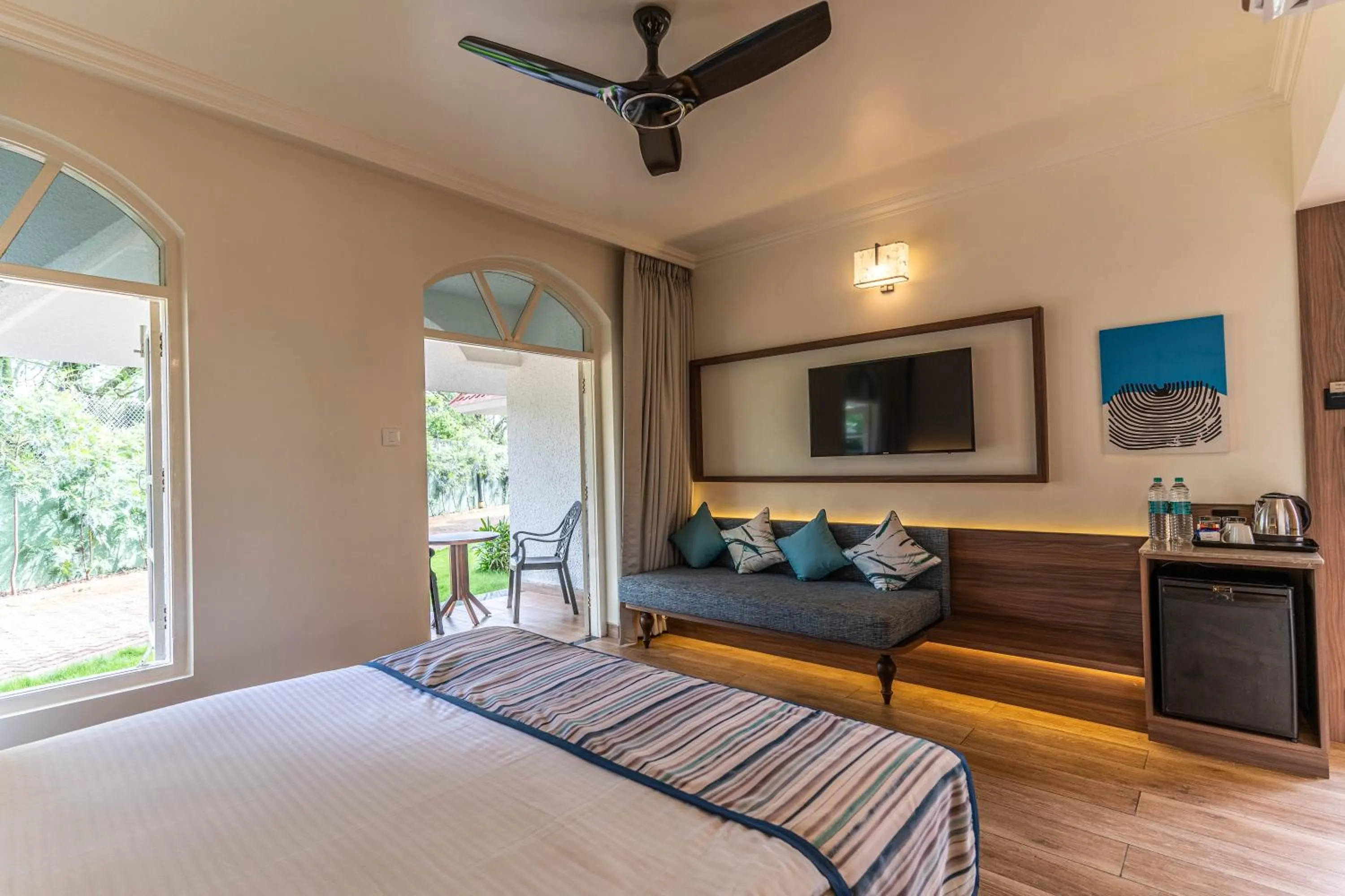 Bed in Nanu Beach Resort & Spa