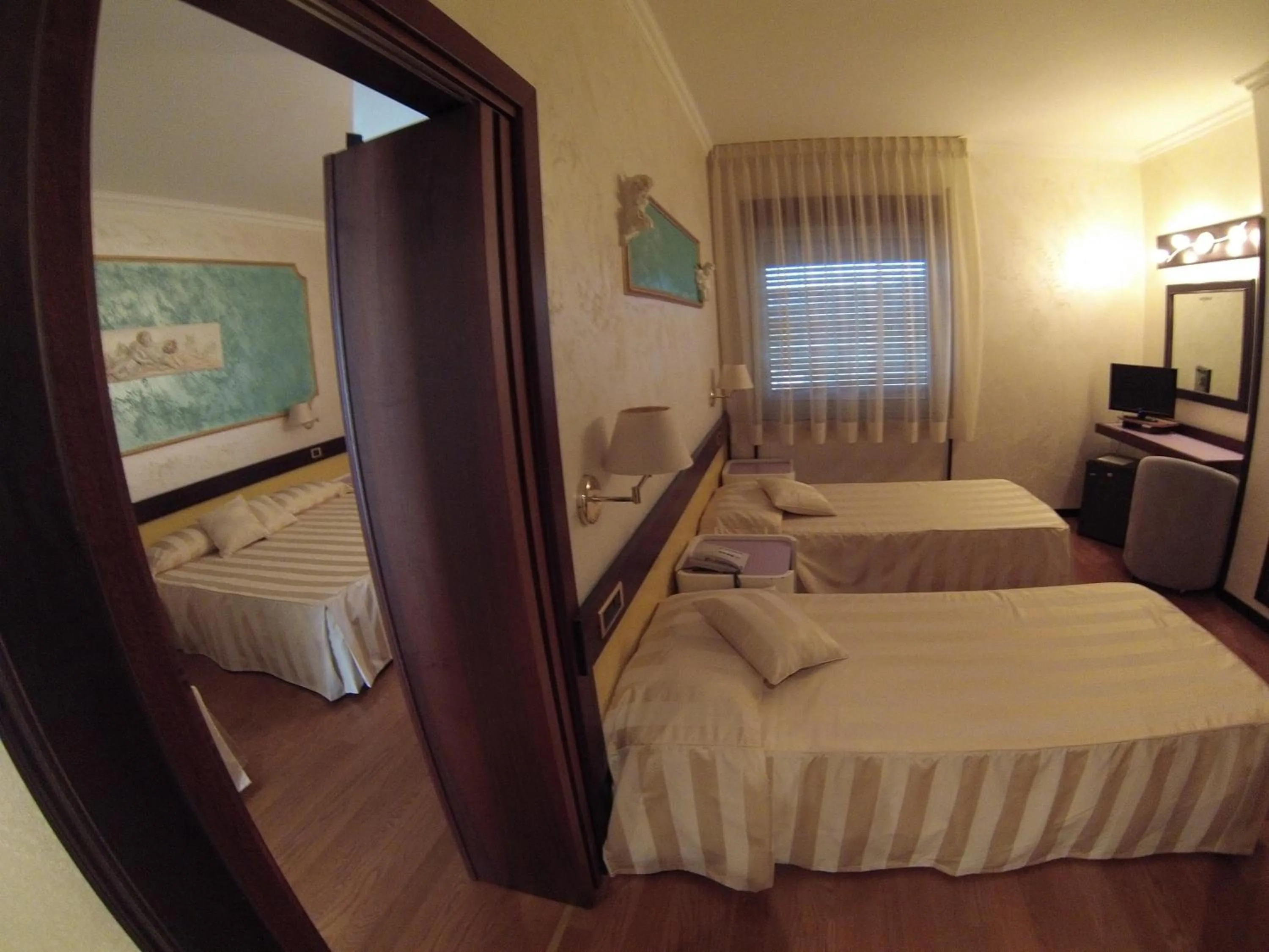 Photo of the whole room, Bed in Benny Hotel