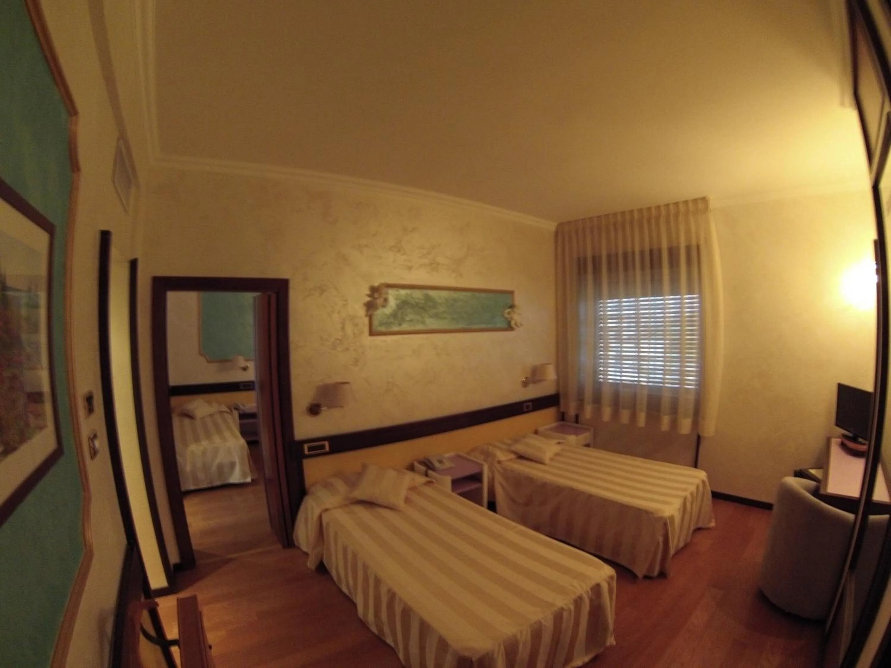 Photo of the whole room, Bed in Benny Hotel