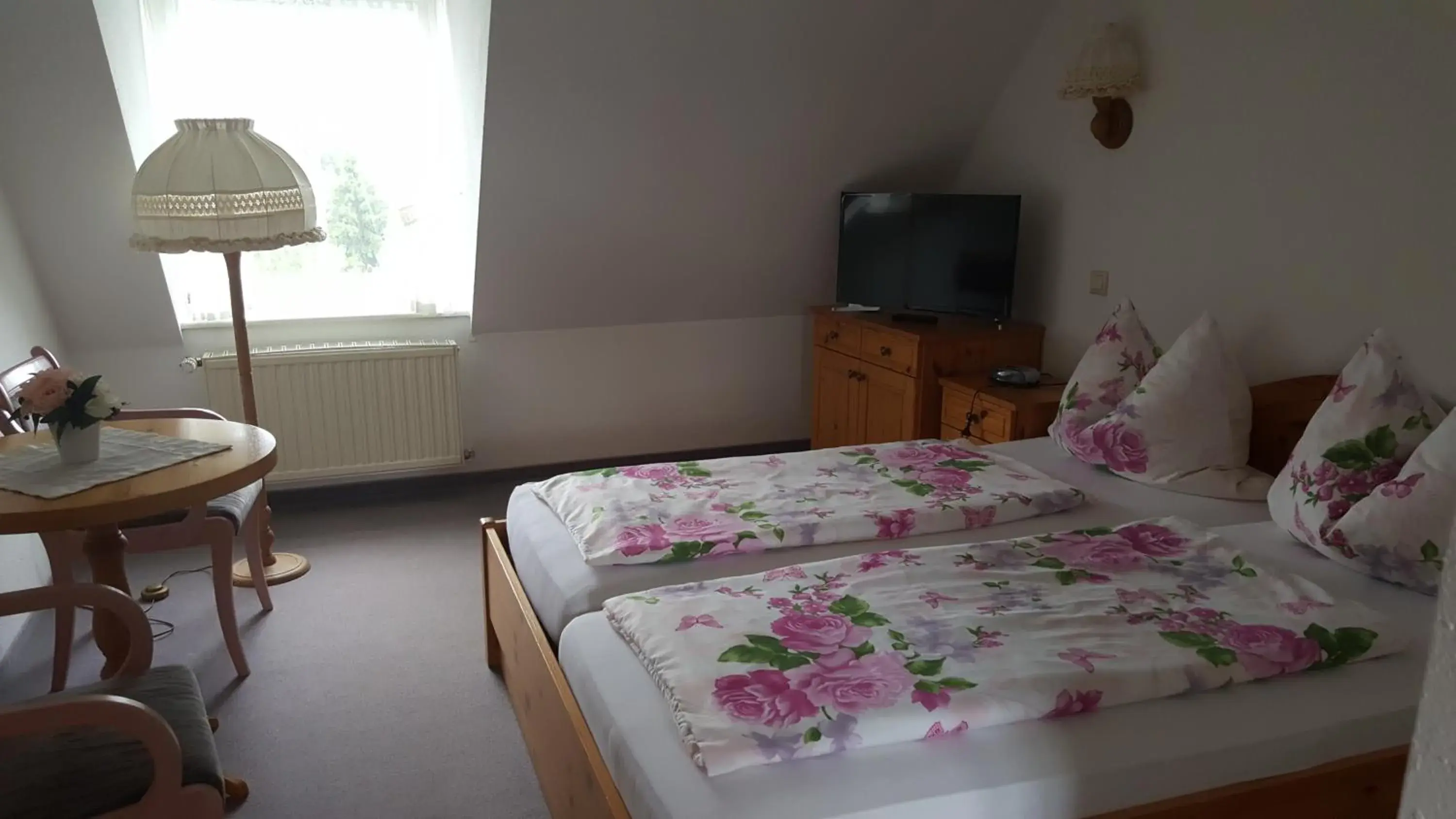 Double Room with Private Bathroom - single occupancy in Jägerheim Löbsal Double Room with Private Bathroom - single occupancy in Jägerheim Löbsal