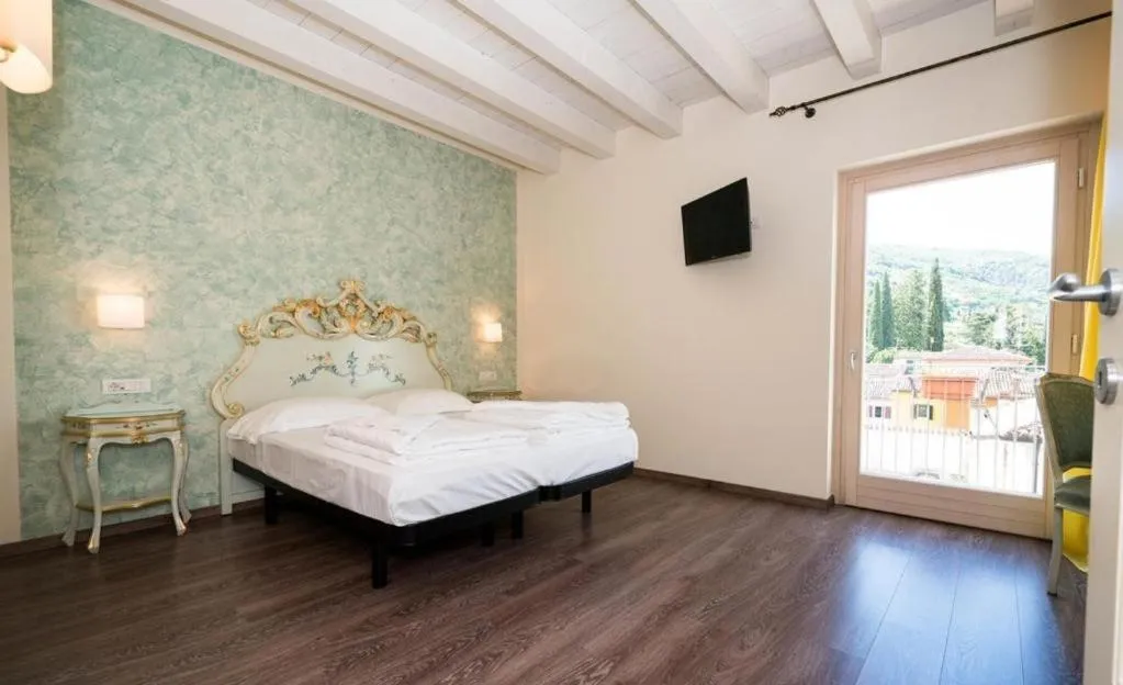 TV and multimedia, Bed in Hotel Pai