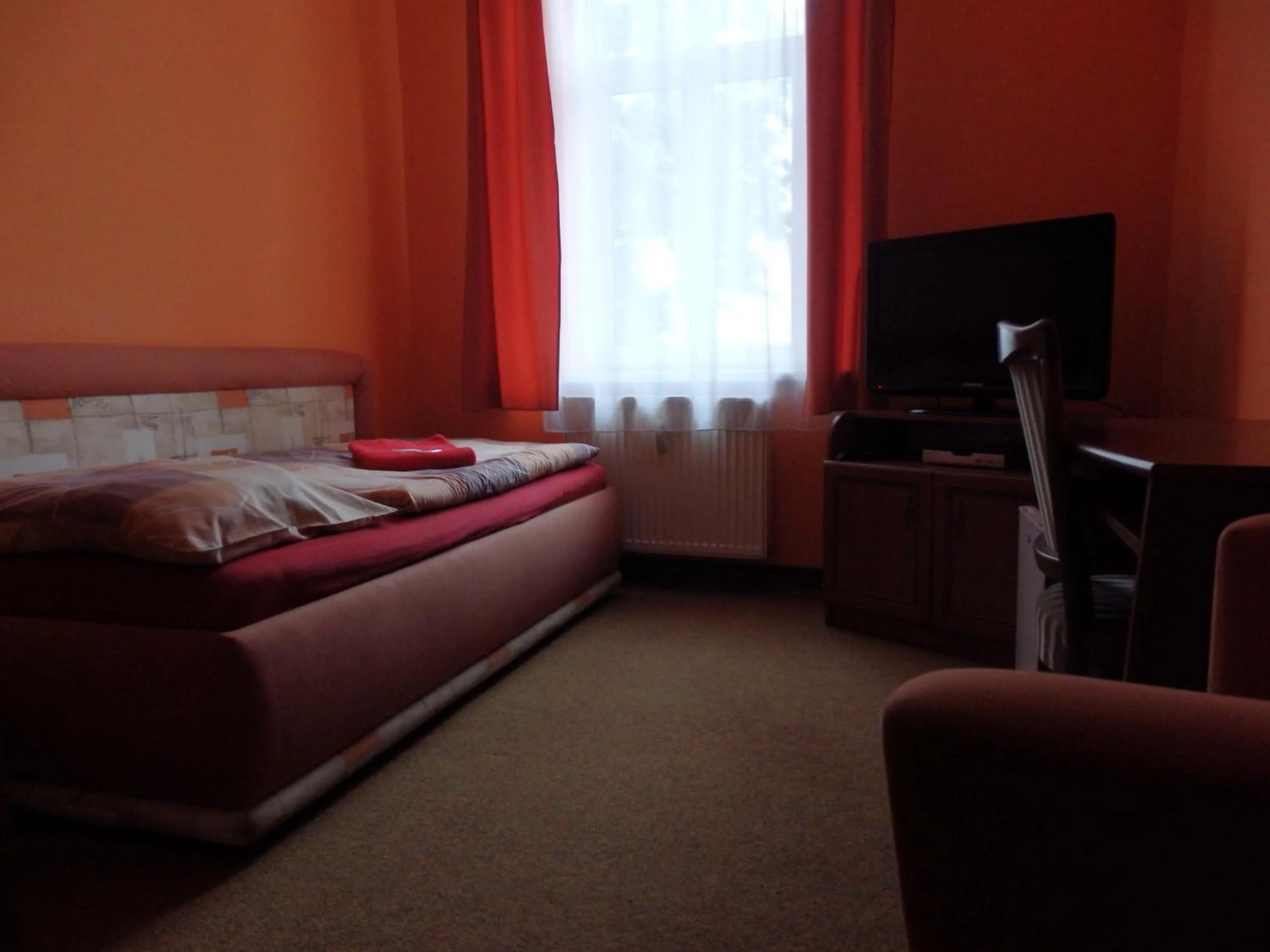 Bedroom, Bed in Hotel Zlatý Kříž