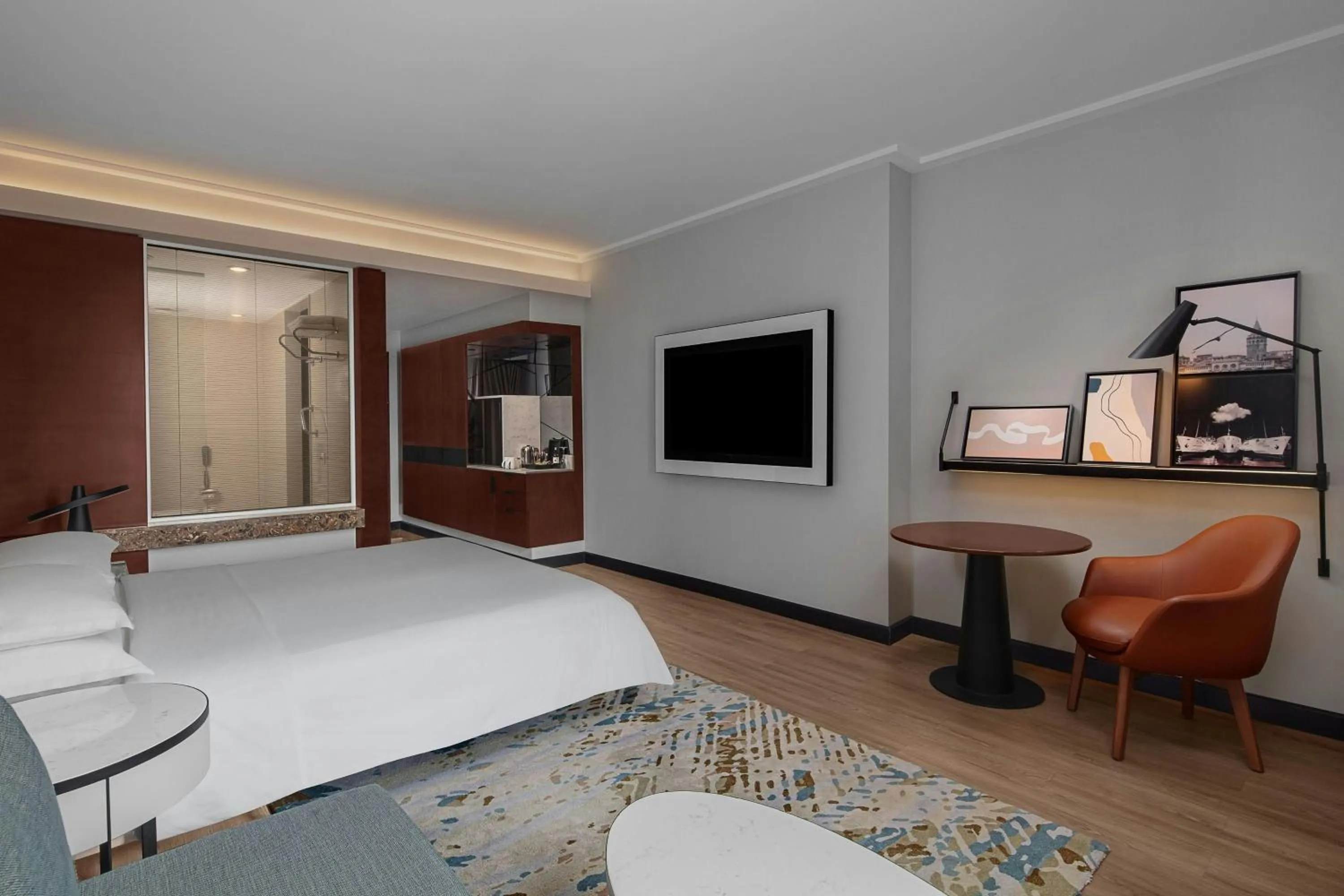 Photo of the whole room, Bed in Sheraton Istanbul Levent