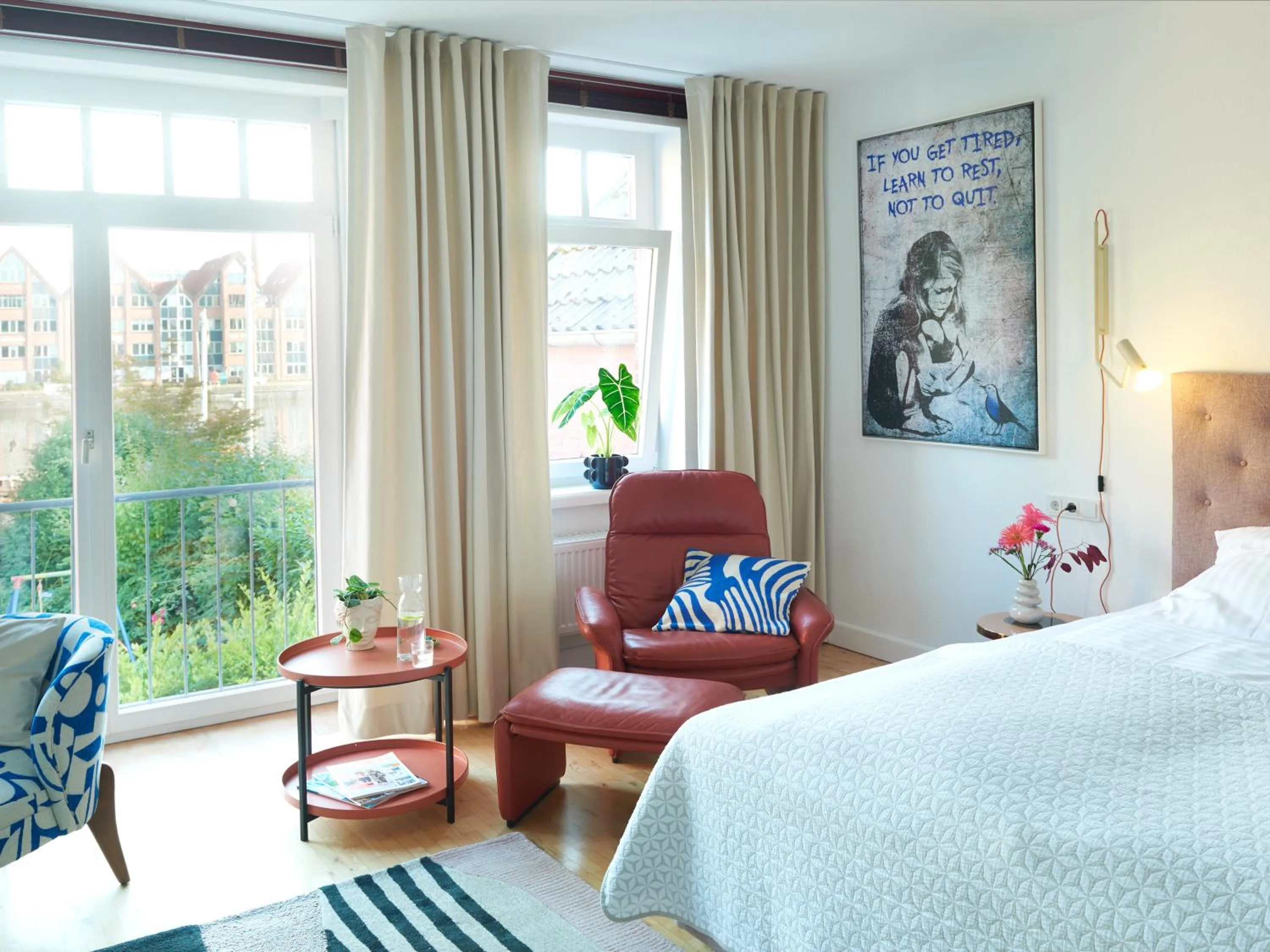 Photo of the whole room, Bed in Five Rooms