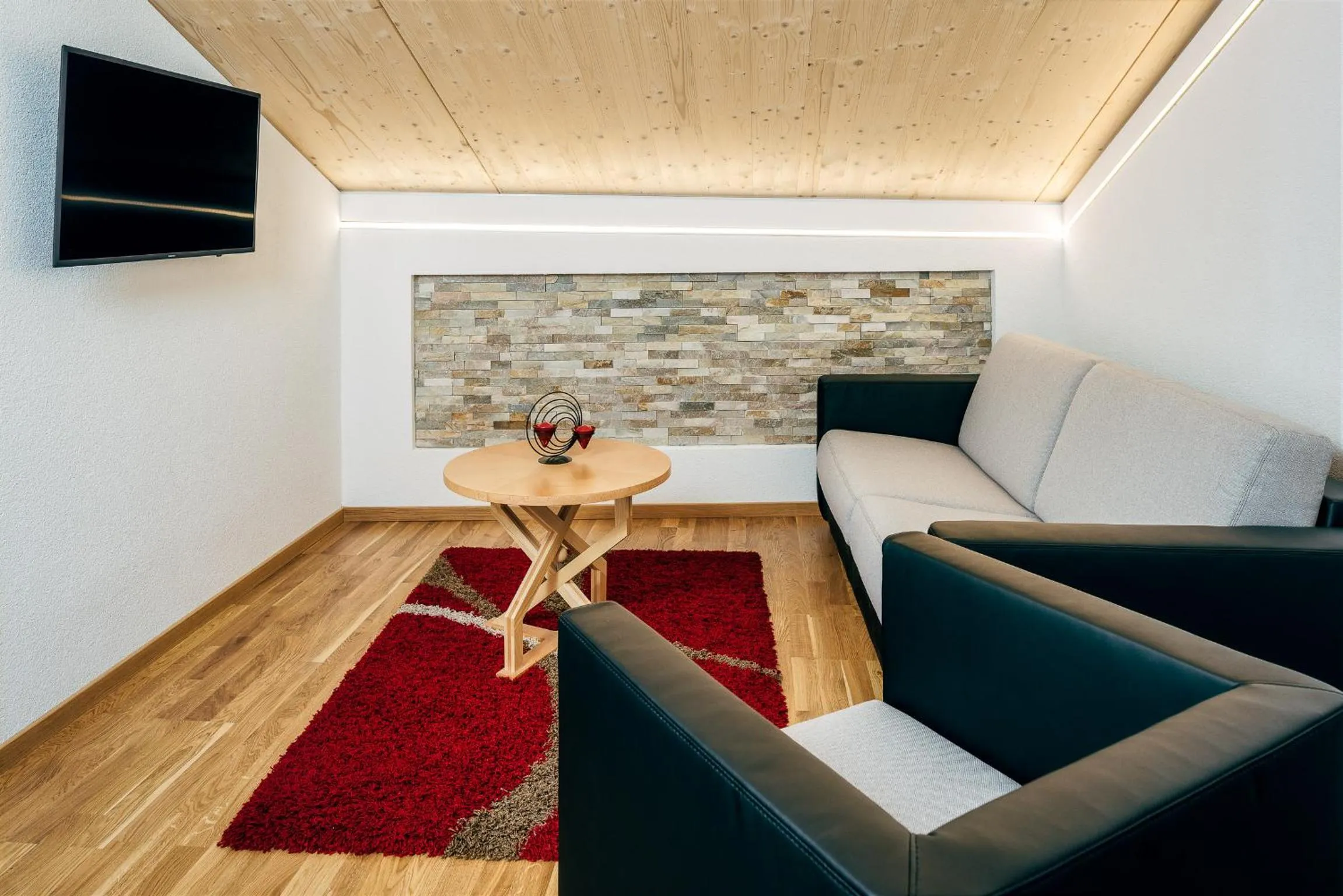 Communal lounge/ TV room in Nowders Apartments