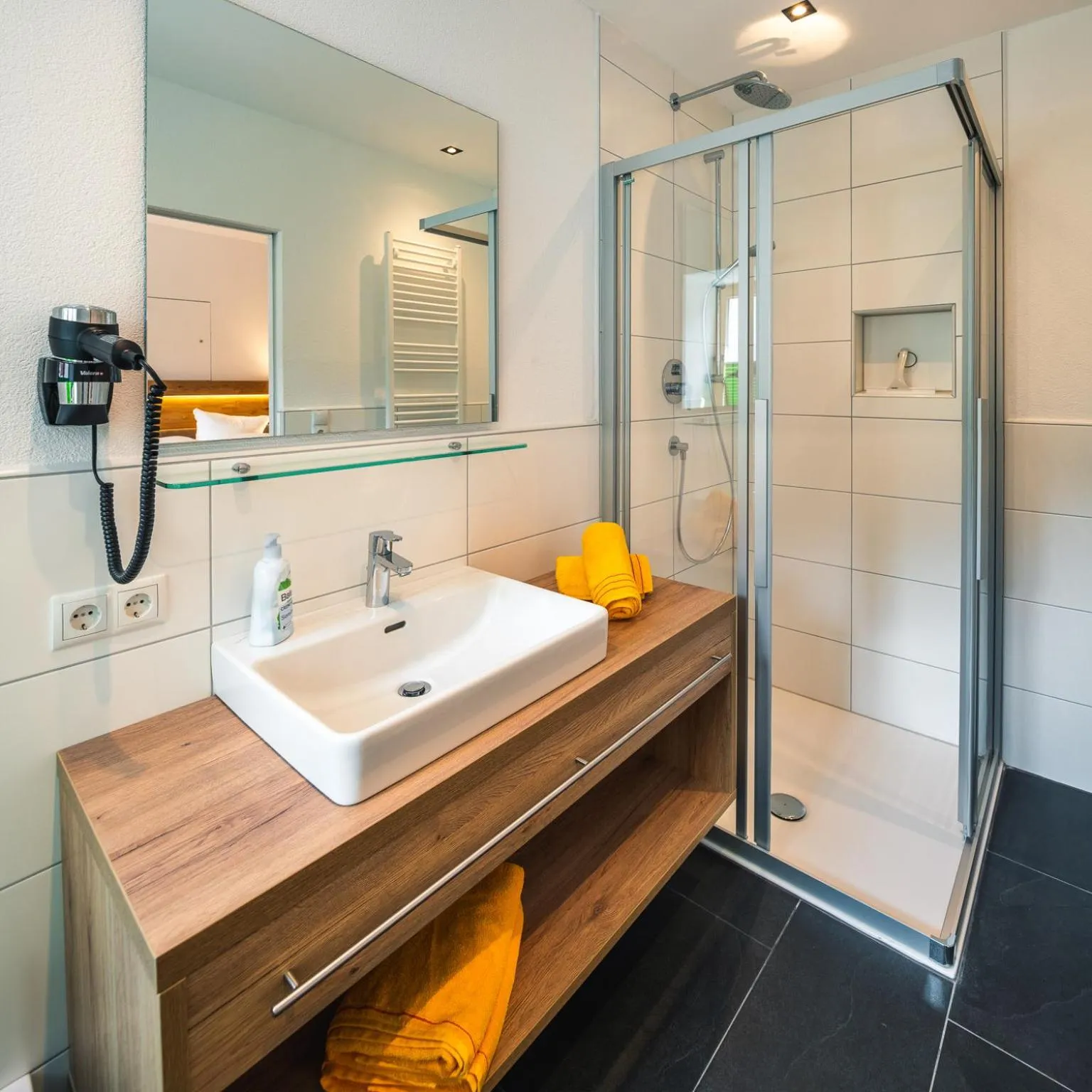 Shower in Nowders Apartments