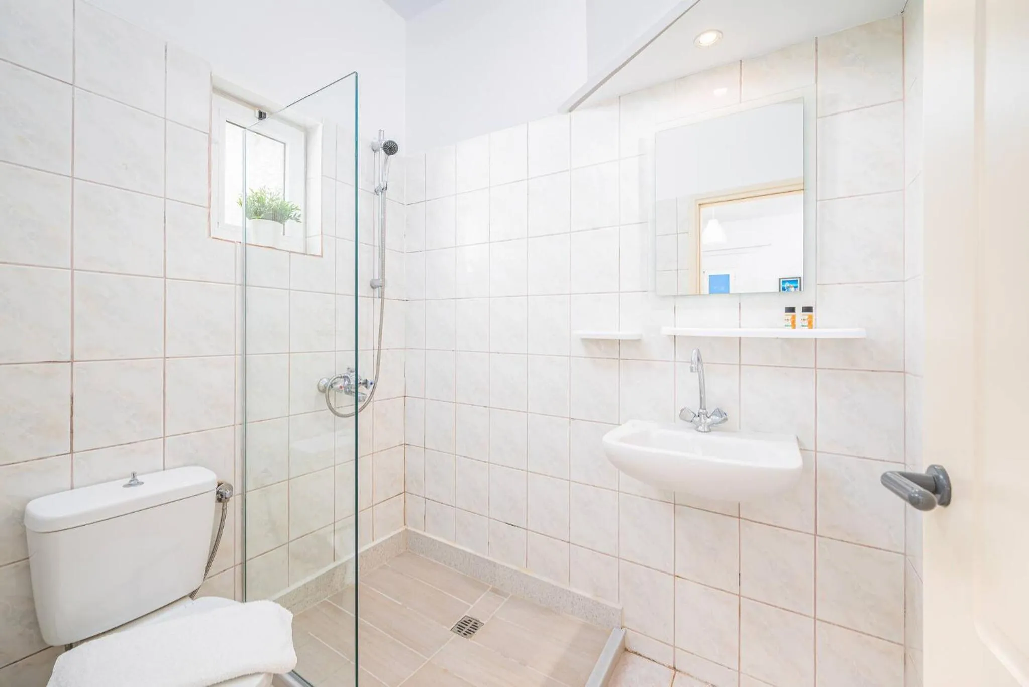 Bathroom in Mylos Apartments Anissaras