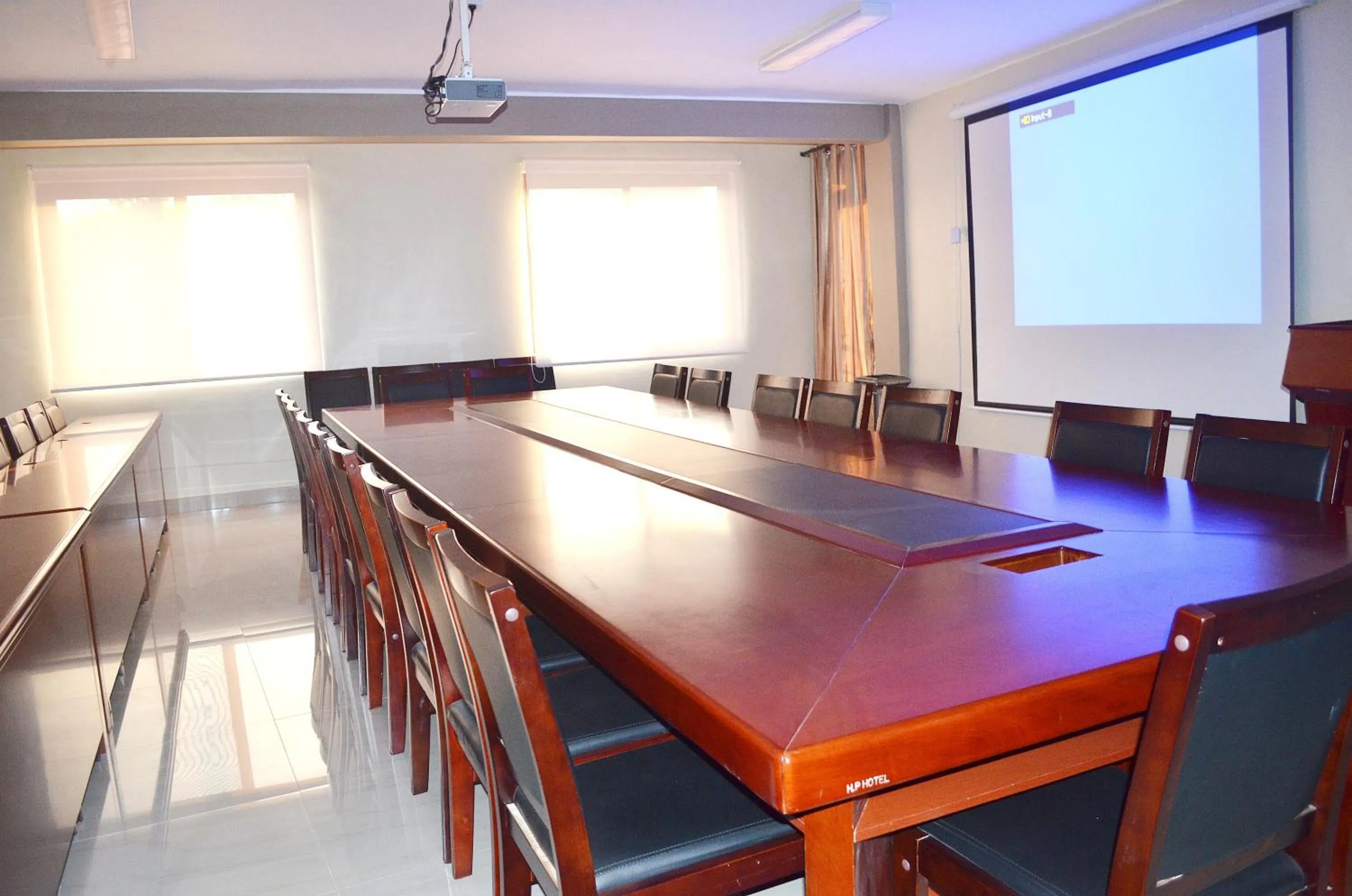 Business facilities in Hillside Plaza Hotel