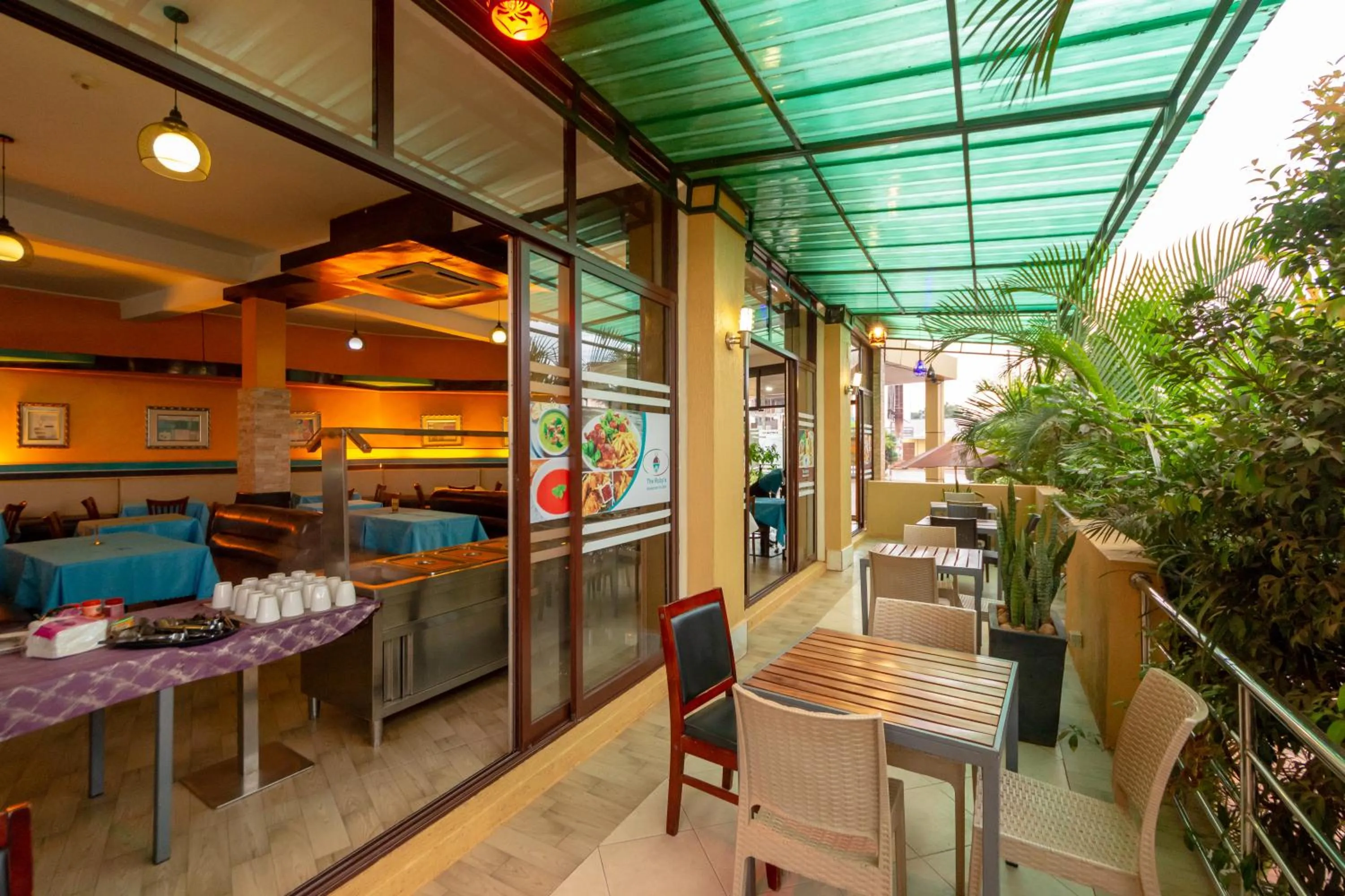 Restaurant/places to eat in Hillside Plaza Hotel