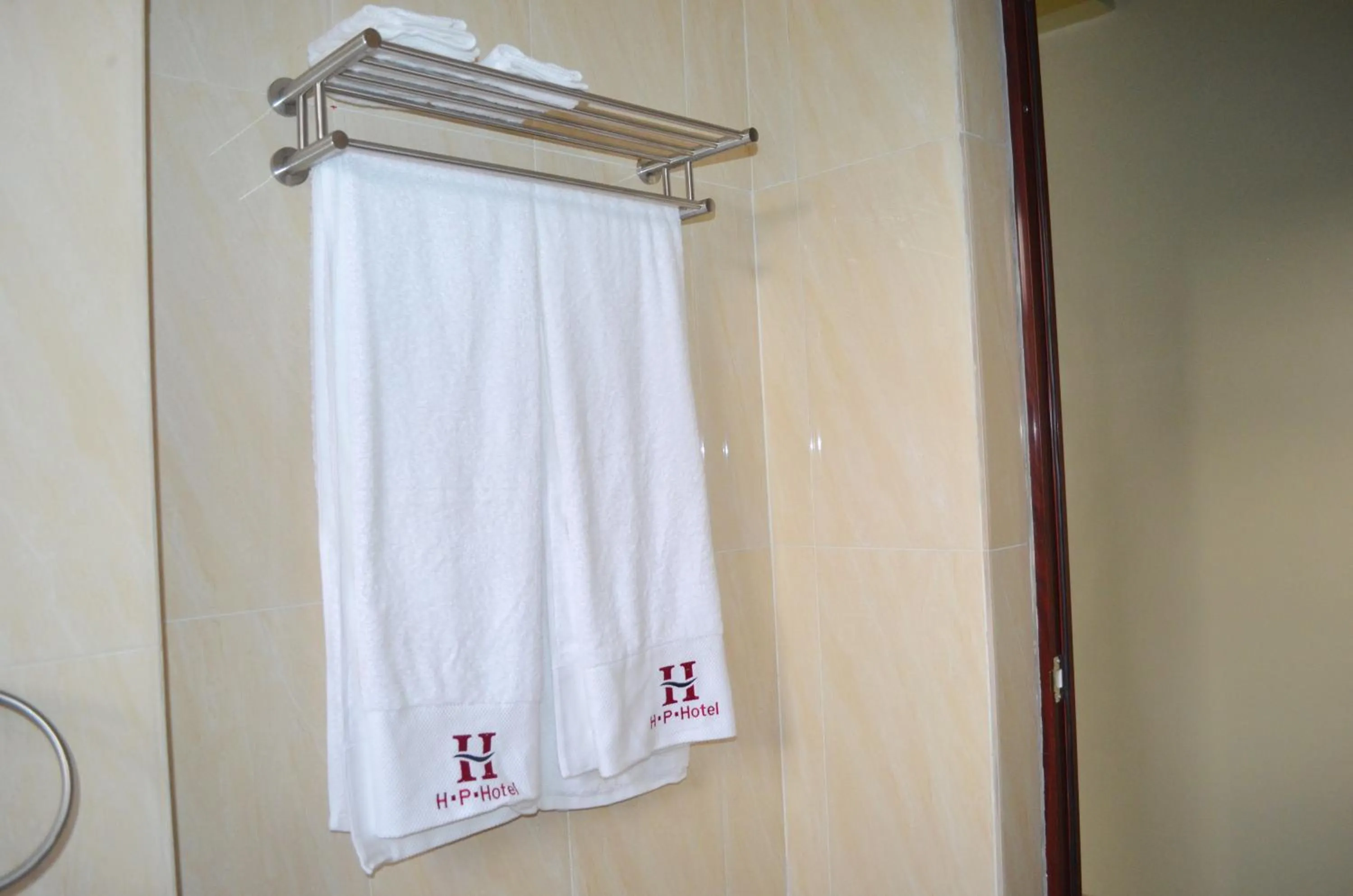 Bathroom in Hillside Plaza Hotel