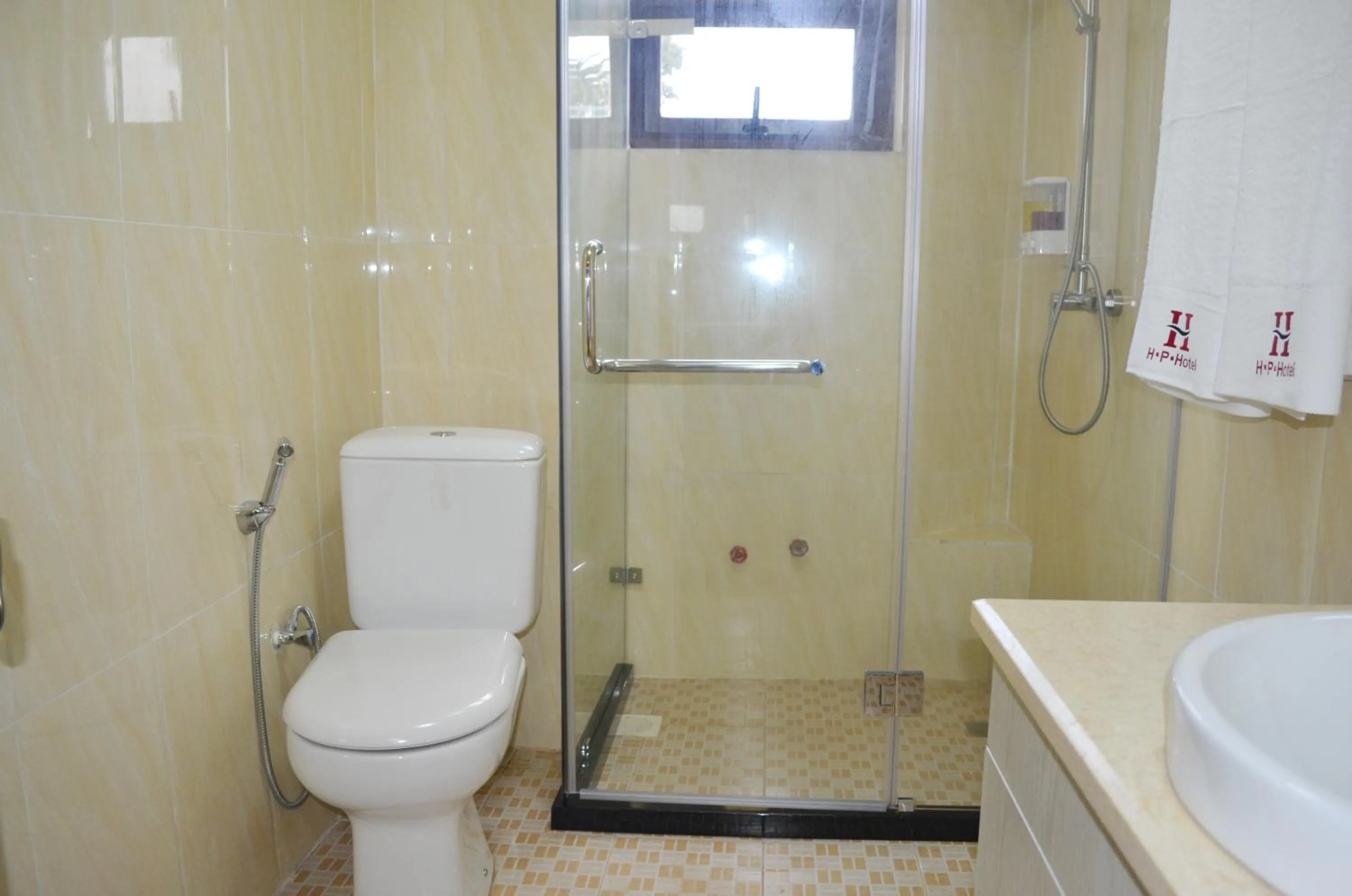 Shower in Hillside Plaza Hotel