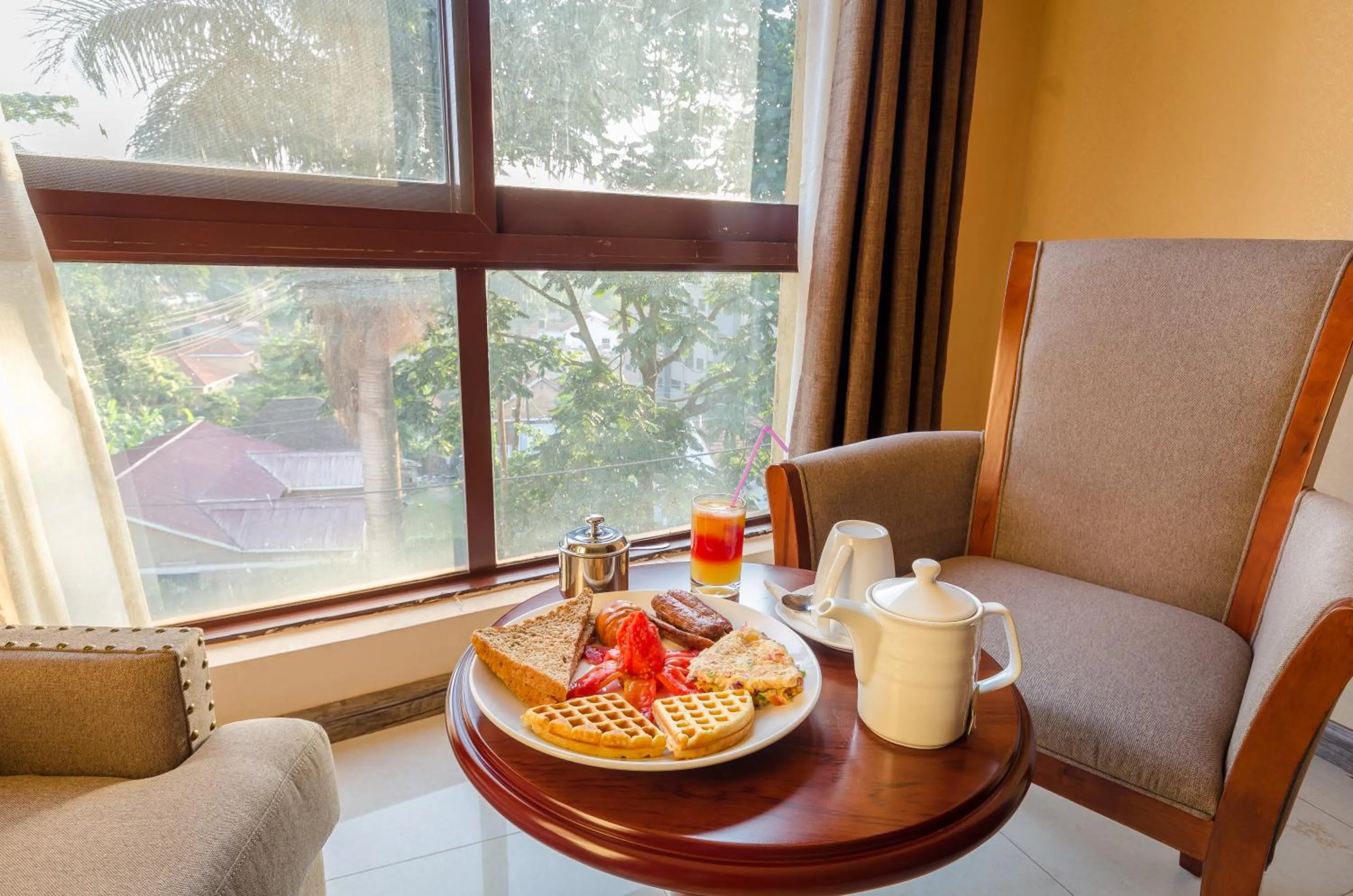 Breakfast in Hillside Plaza Hotel