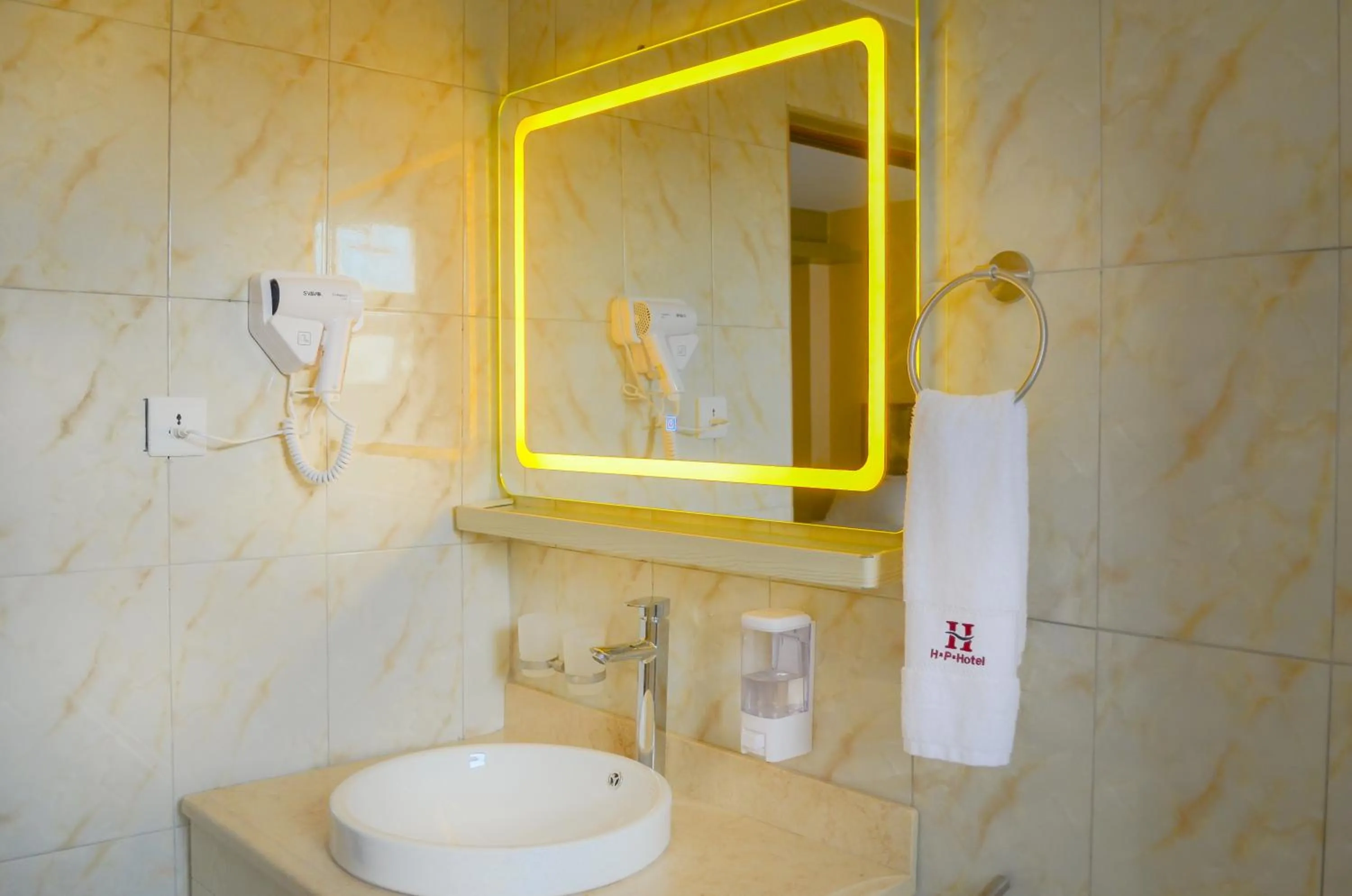 Bathroom in Hillside Plaza Hotel