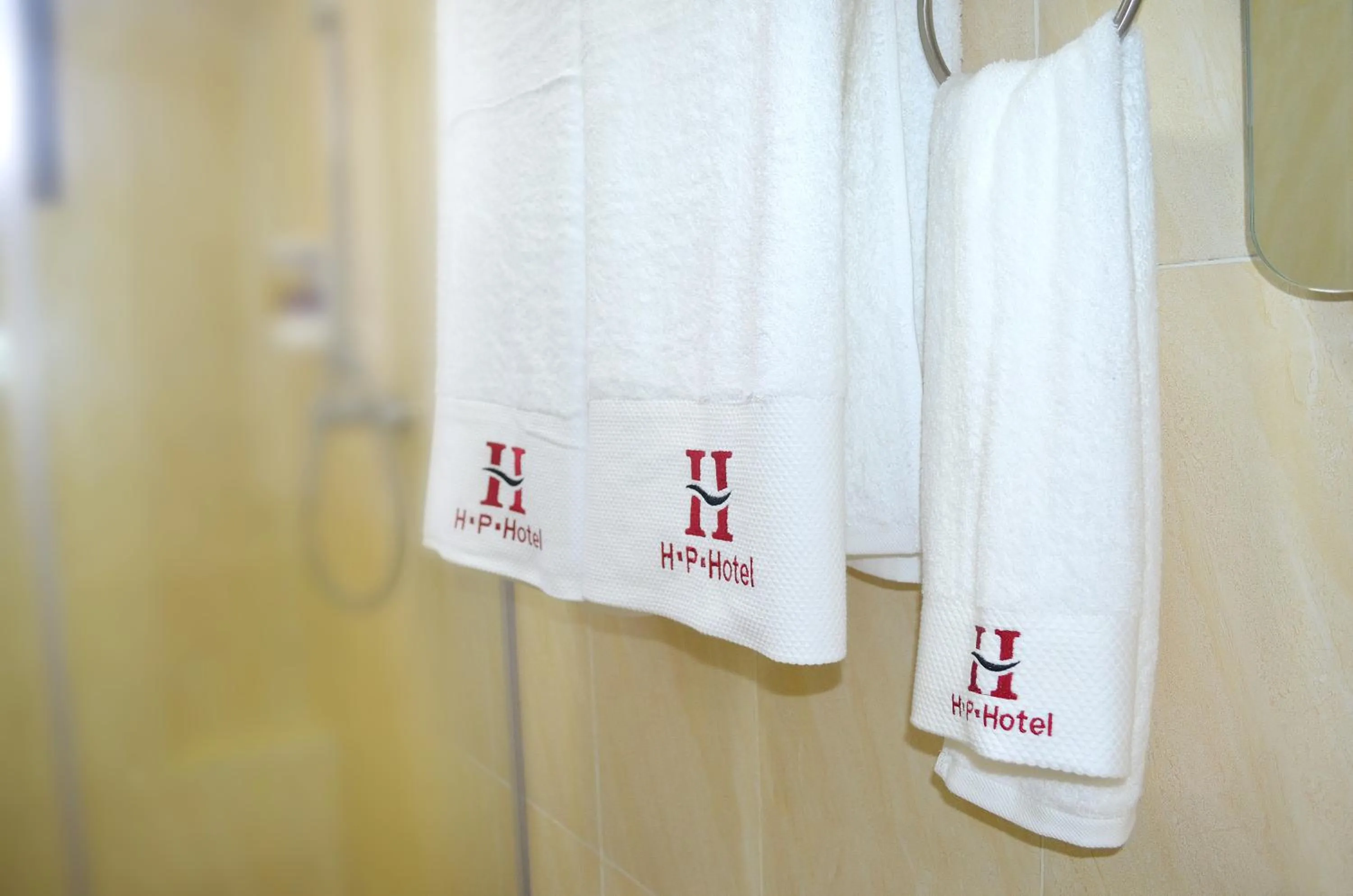 Bathroom in Hillside Plaza Hotel