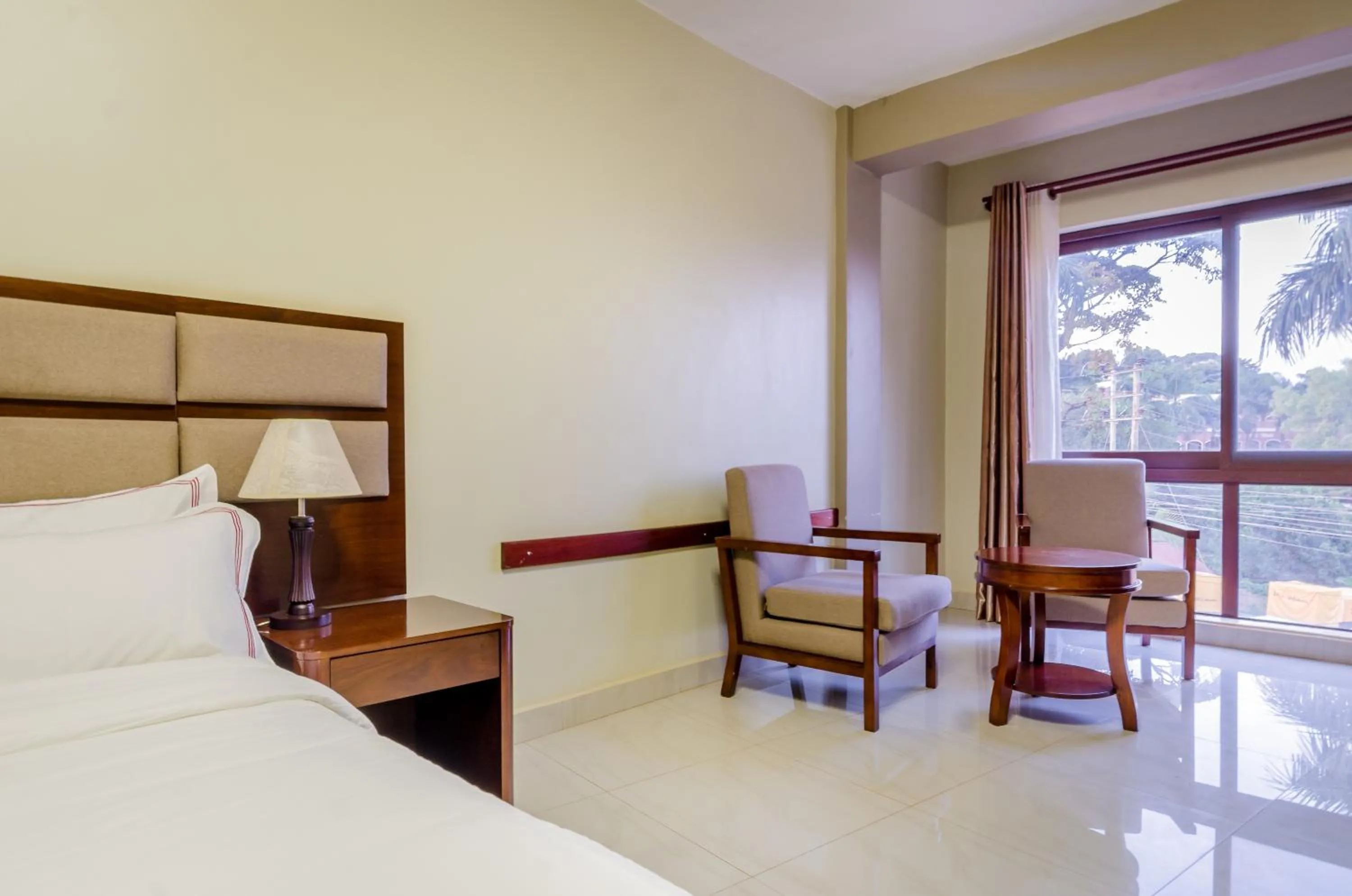 Bedroom in Hillside Plaza Hotel