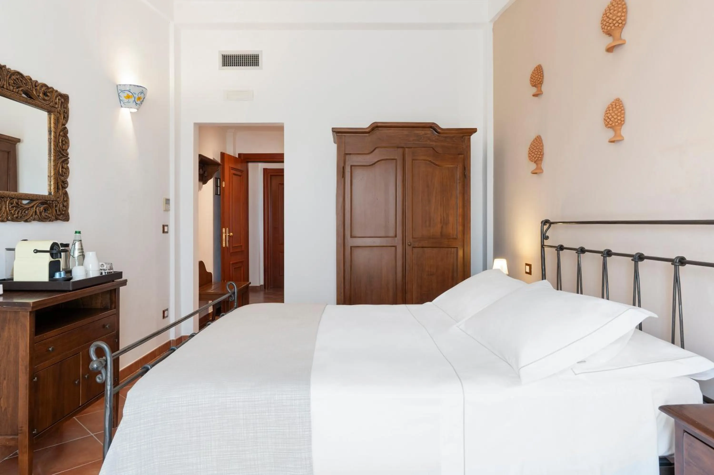 View (from property/room), Bed in Hotel La Corte Del Sole