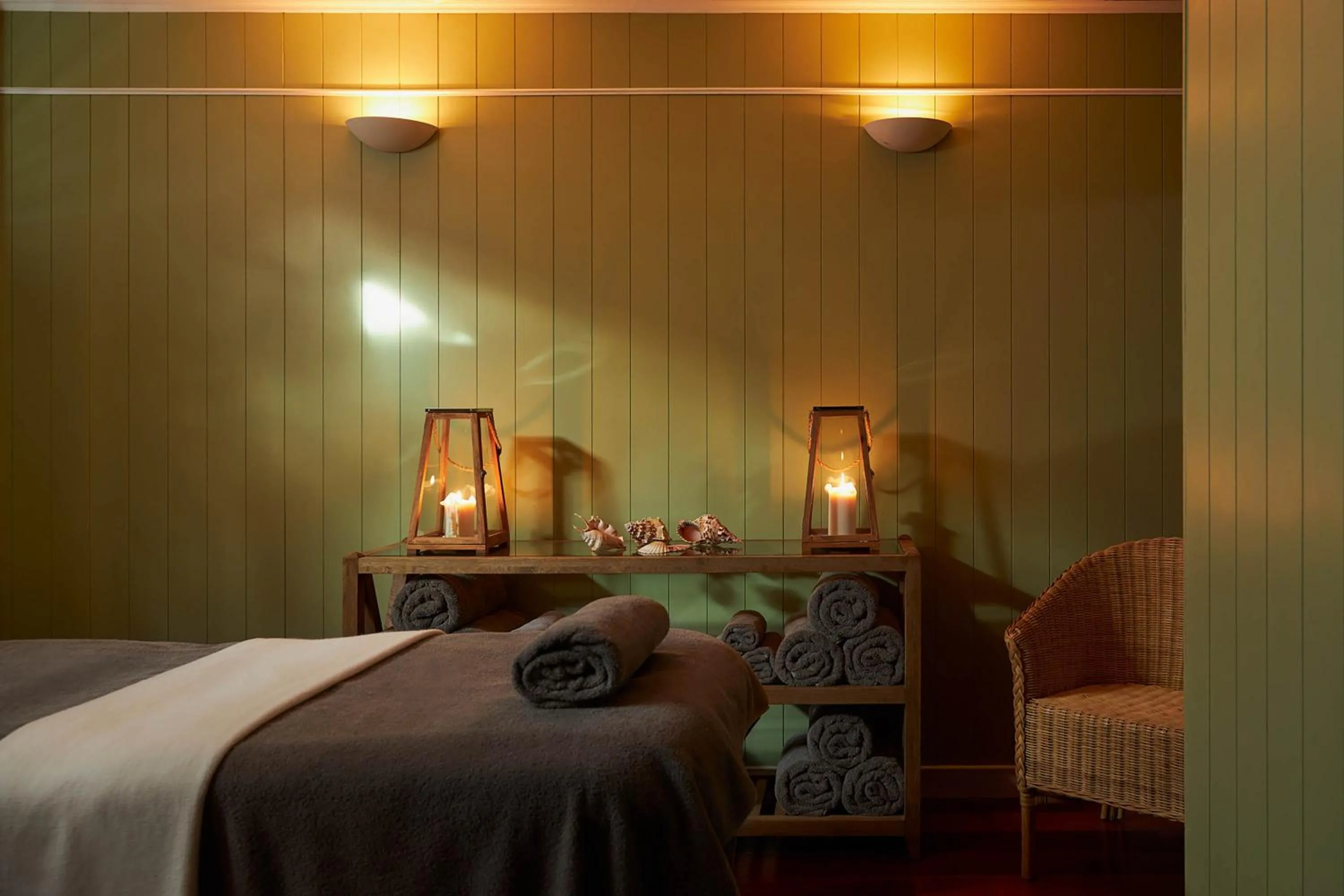 Massage, Bed in Le Grand Hotel des Bains & Spa - Bretagne