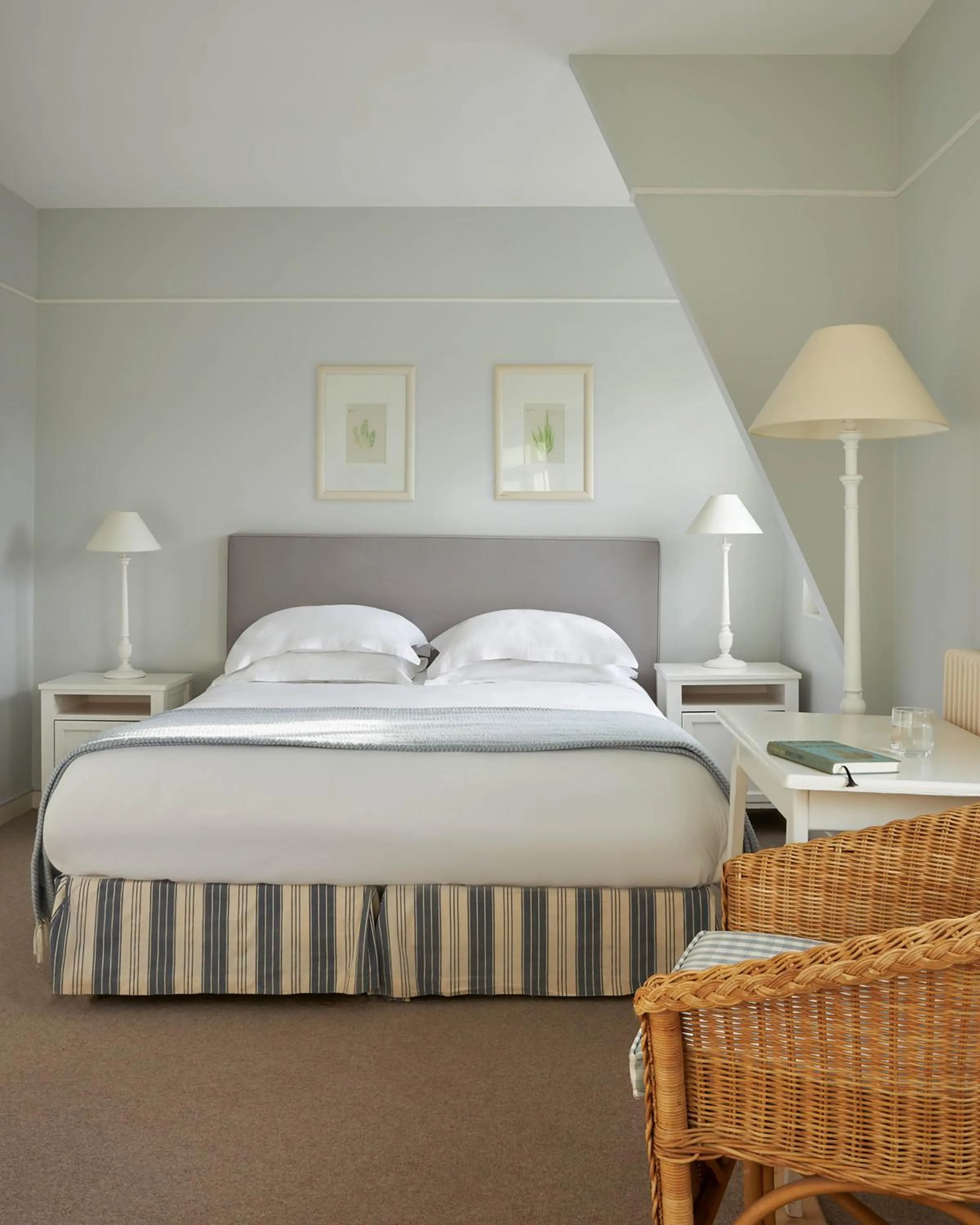 Bedroom, Bed in Le Grand Hotel des Bains & Spa - Bretagne