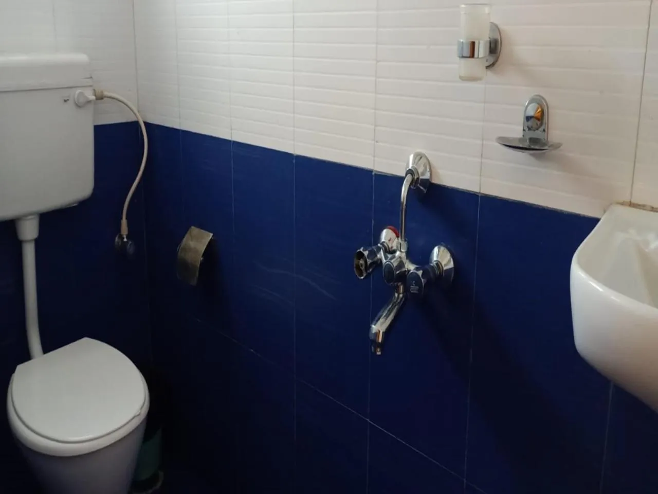 Bathroom in Syamantac Villa