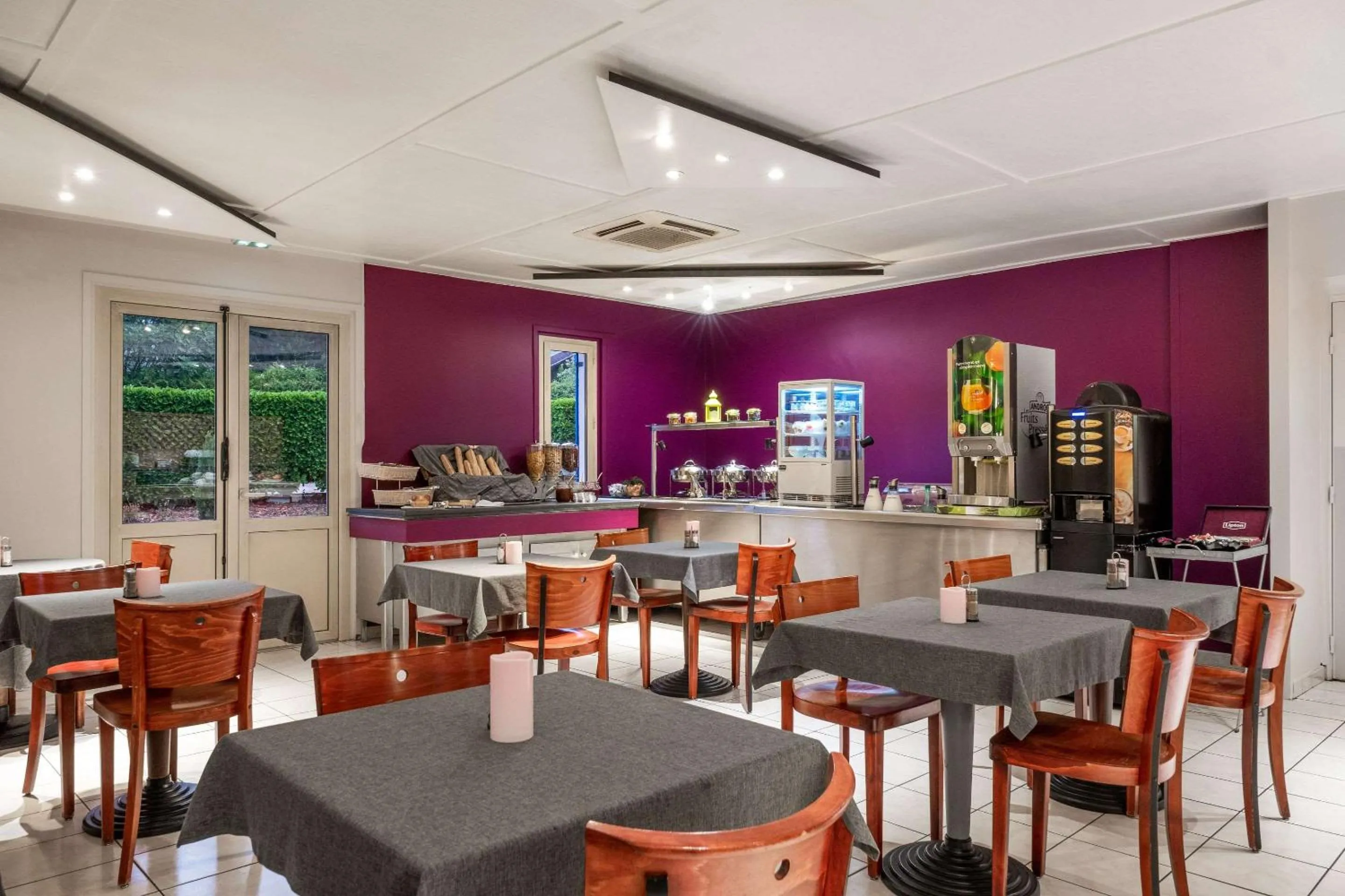 Restaurant/places to eat in Comfort Hotel Grenoble Meylan