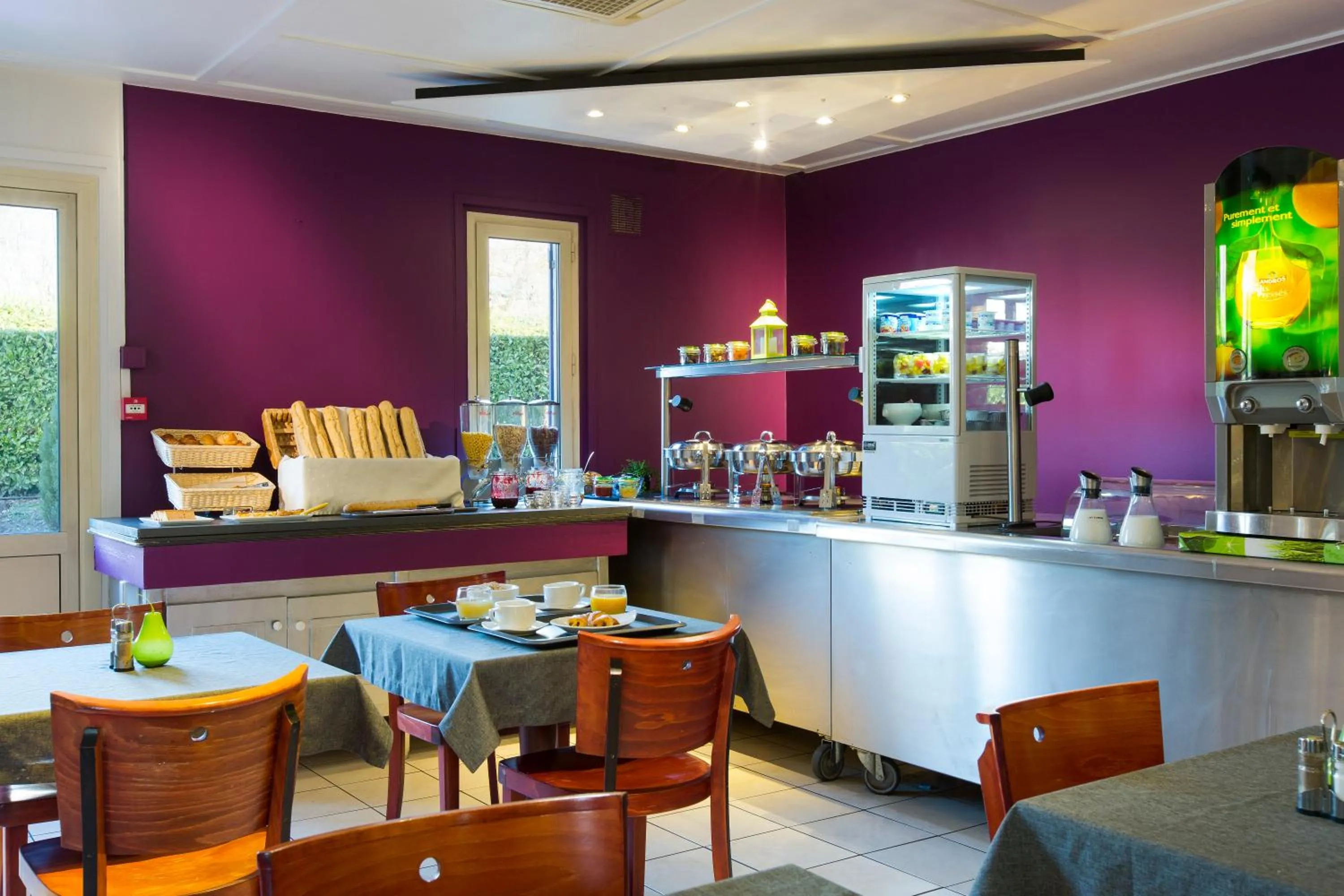 Breakfast in Comfort Hotel Grenoble Meylan