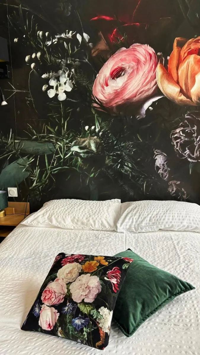 Photo of the whole room, Bed in Hôtel Le Tiburon