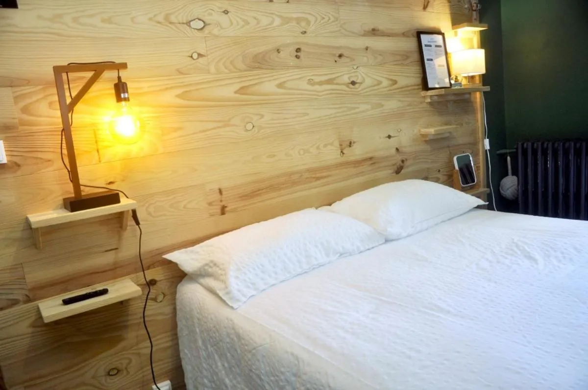 Bedroom, Bed in Hôtel Le Tiburon