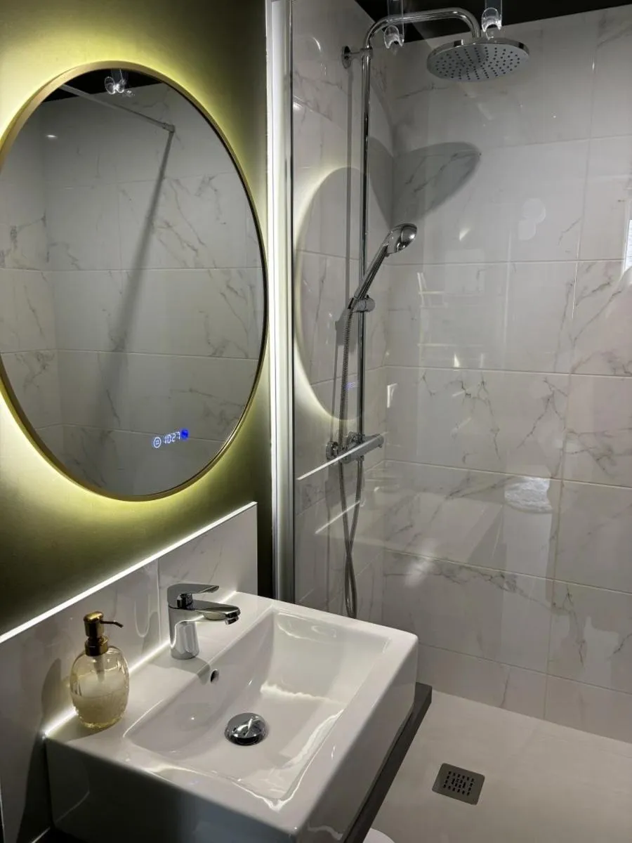 Bathroom in Hôtel Le Tiburon