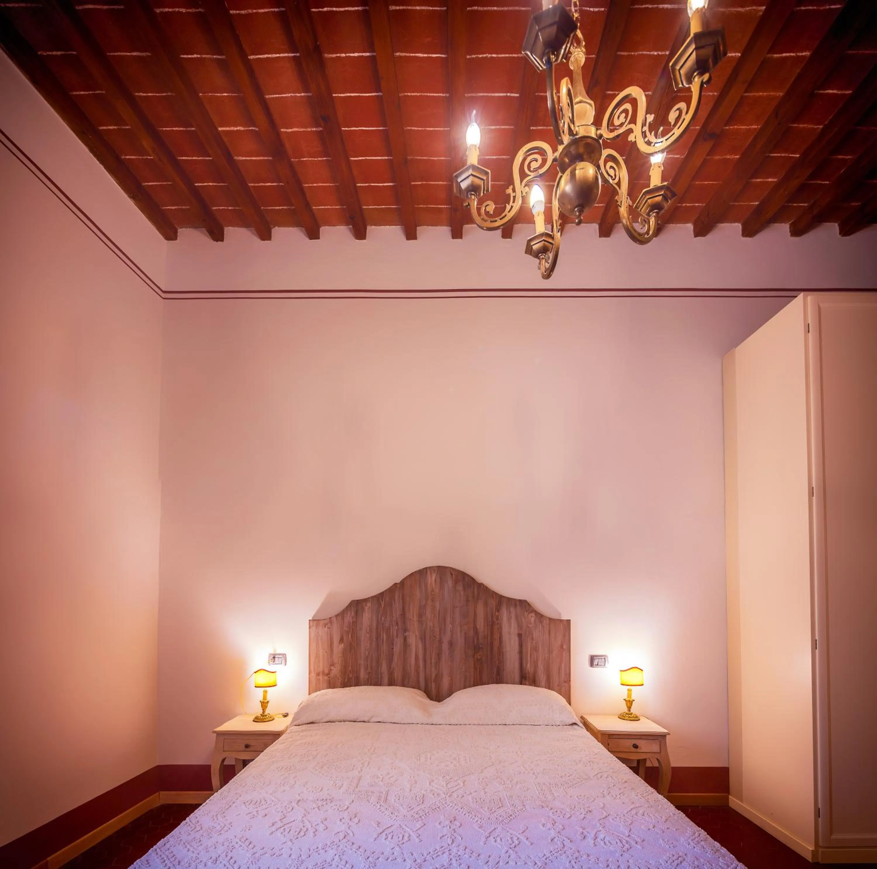 Nearby landmark, Bed in de' Montetini