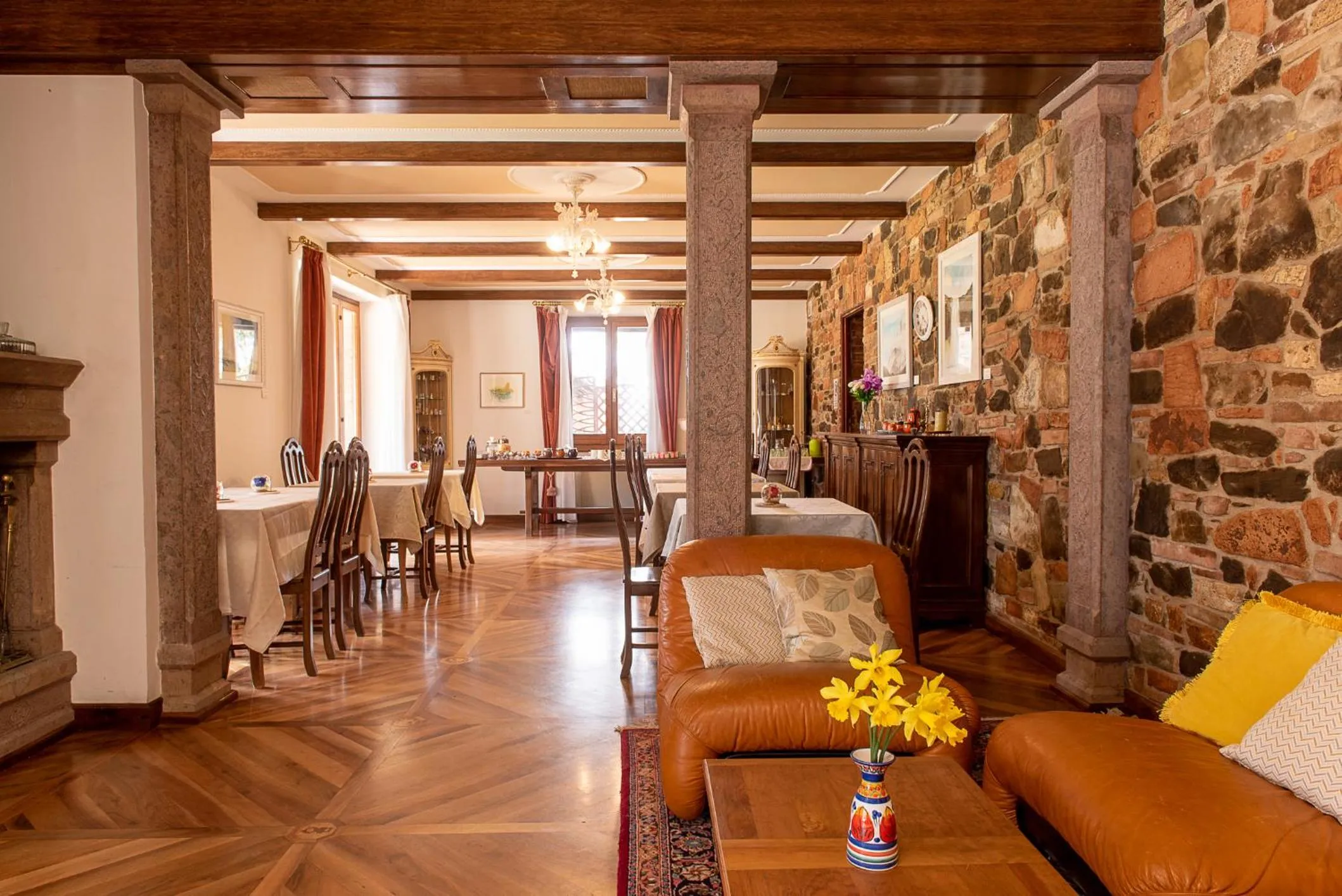 Living room, Bed in Villa Montegenco B&B