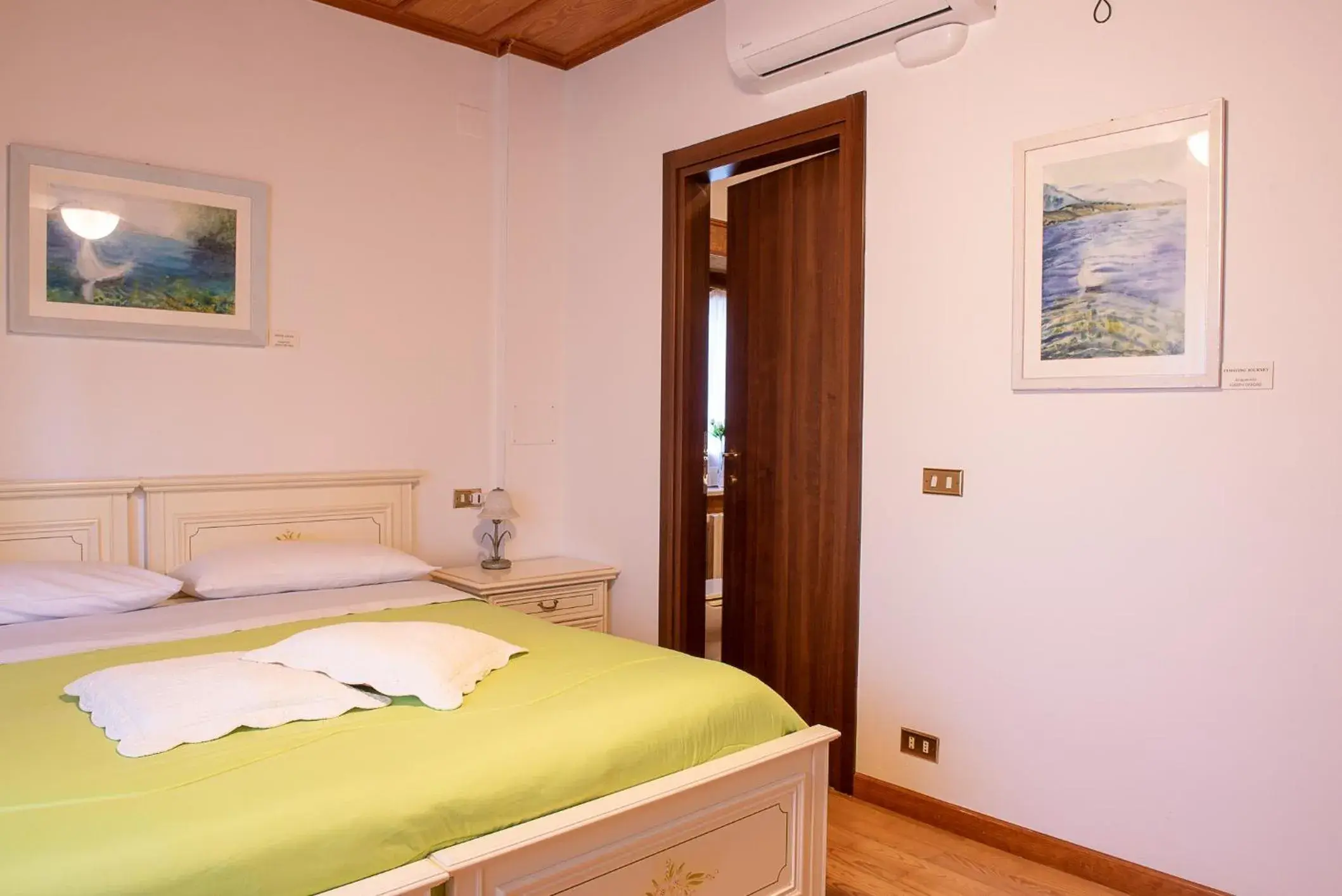 Double Room in Villa Montegenco B&B Double Room in Villa Montegenco B&B