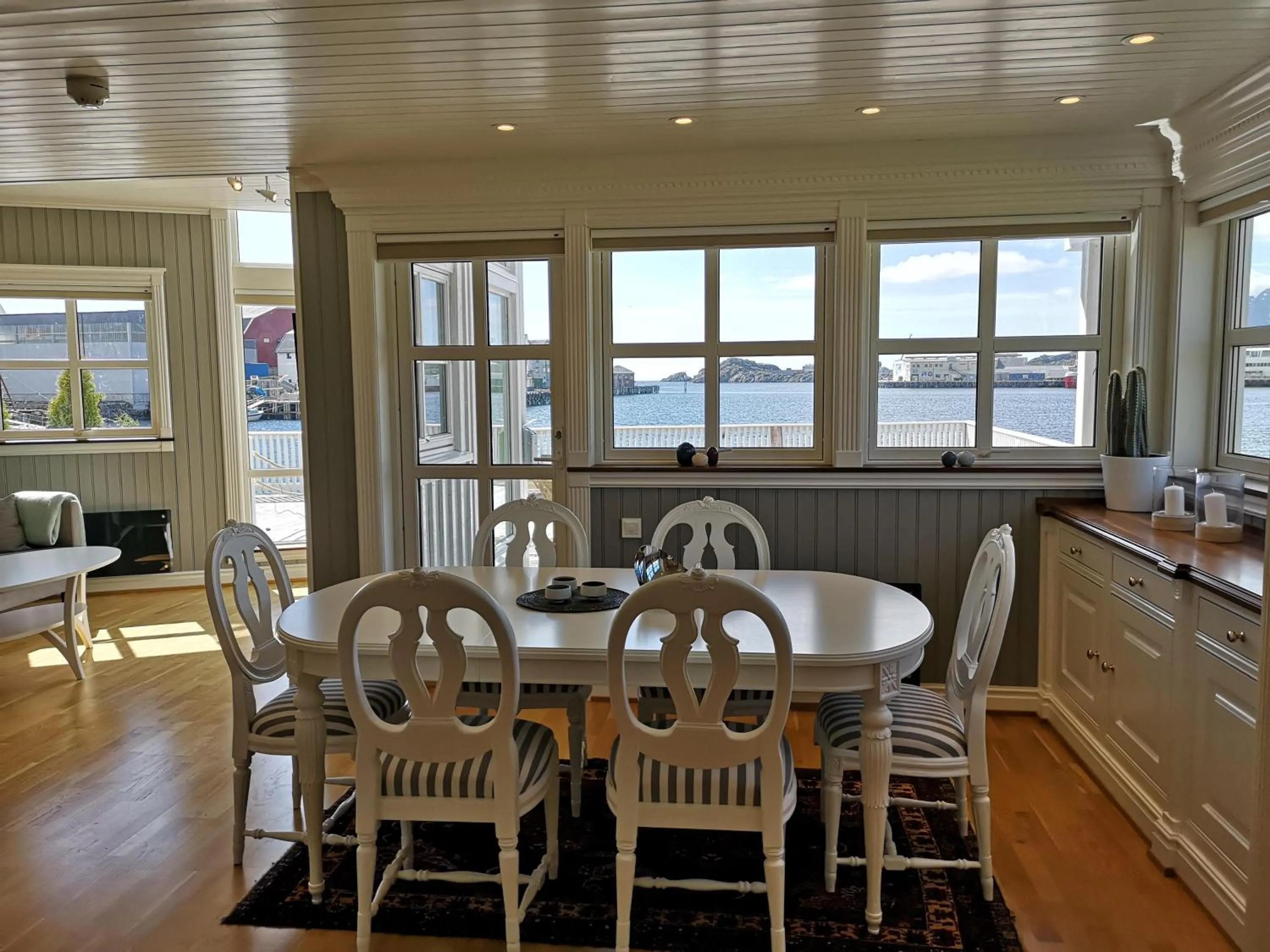 Dining area in Rorbuanlegget Svolv¿Havn