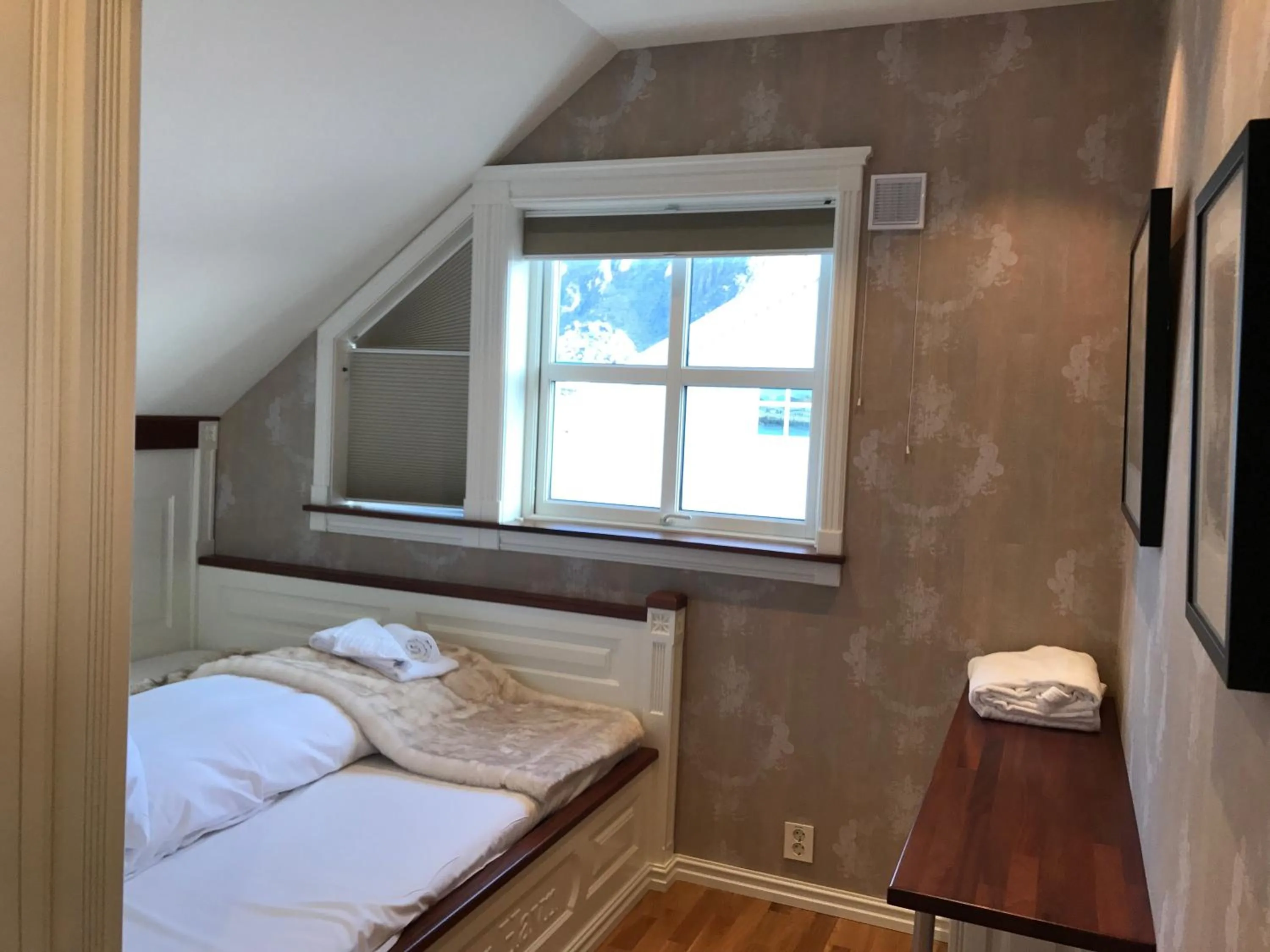 Bed in Rorbuanlegget Svolv¿Havn