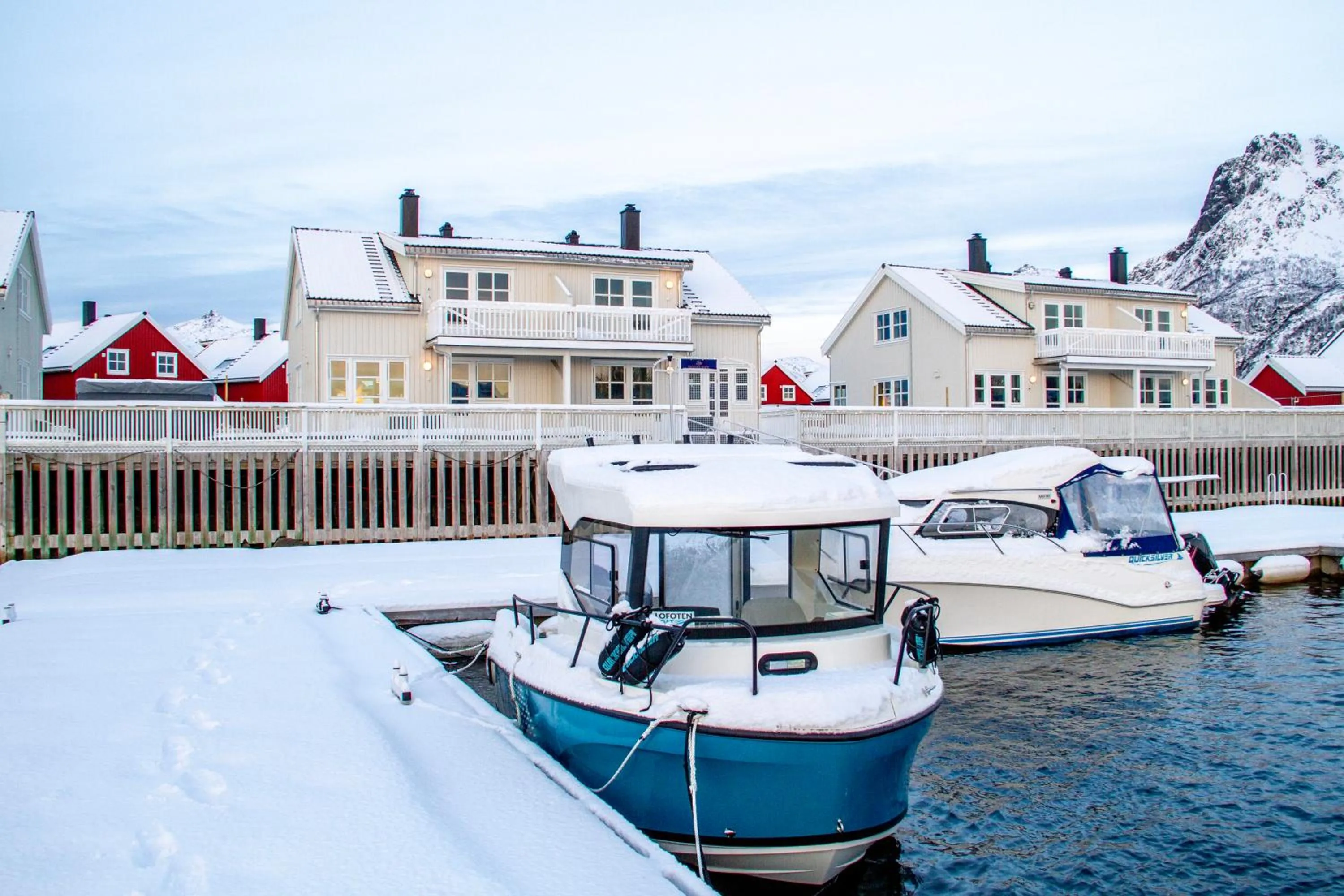 Activities in Rorbuene Svolvær Havn