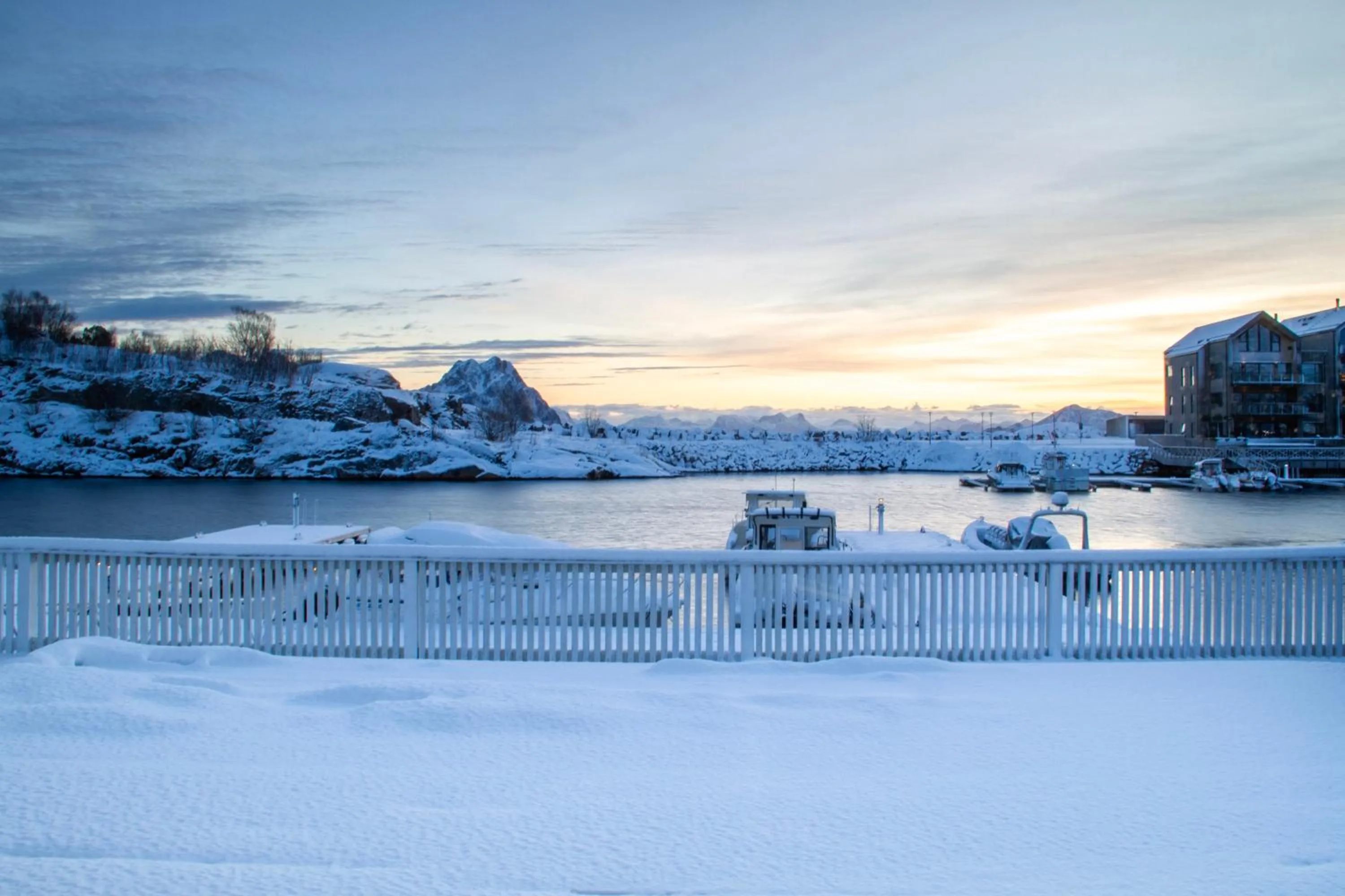 Winter in Rorbuene Svolvær Havn