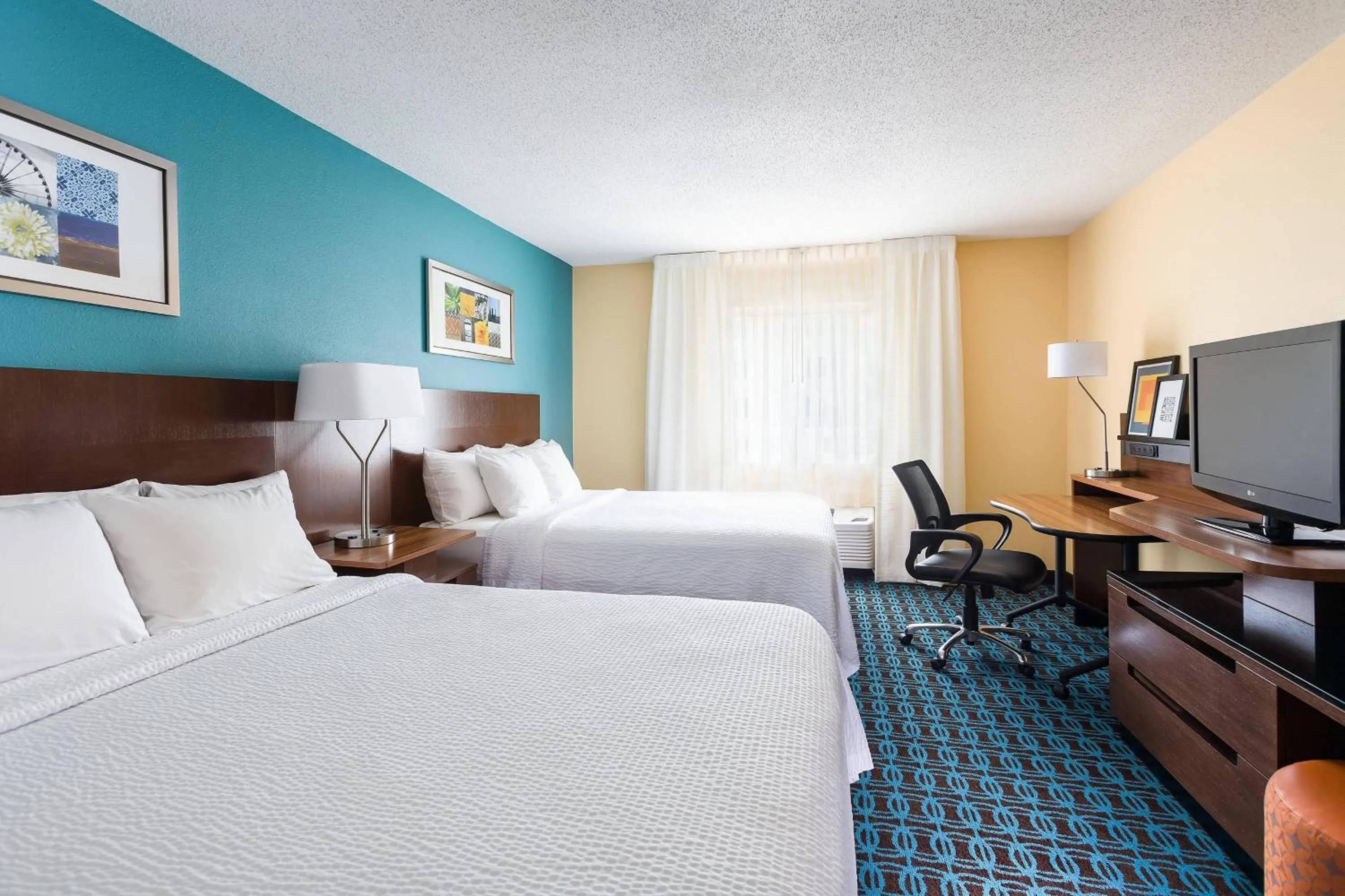 Photo of the whole room, Bed in Fairfield Inn & Suites Findlay