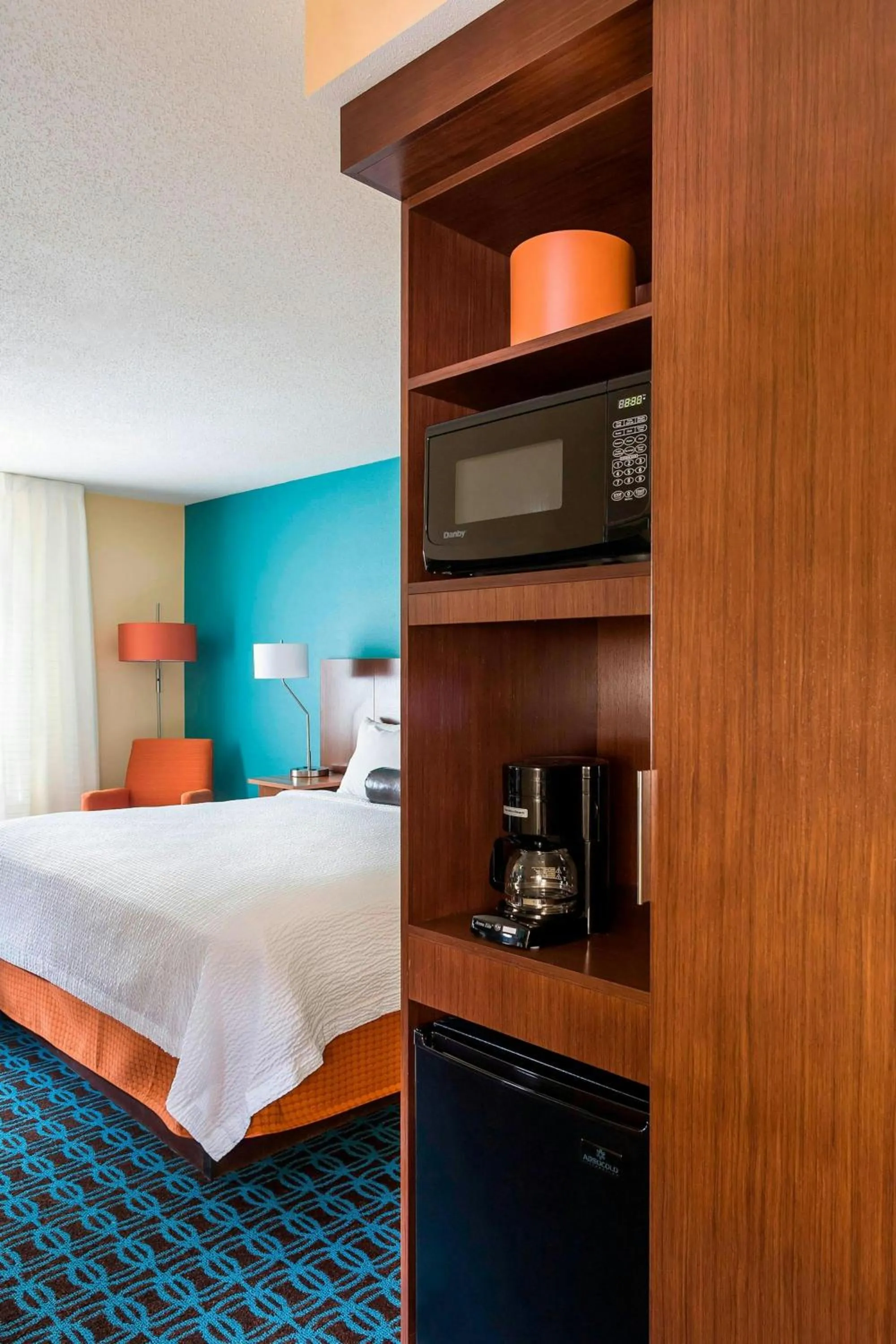 Photo of the whole room, Bed in Fairfield Inn & Suites Findlay