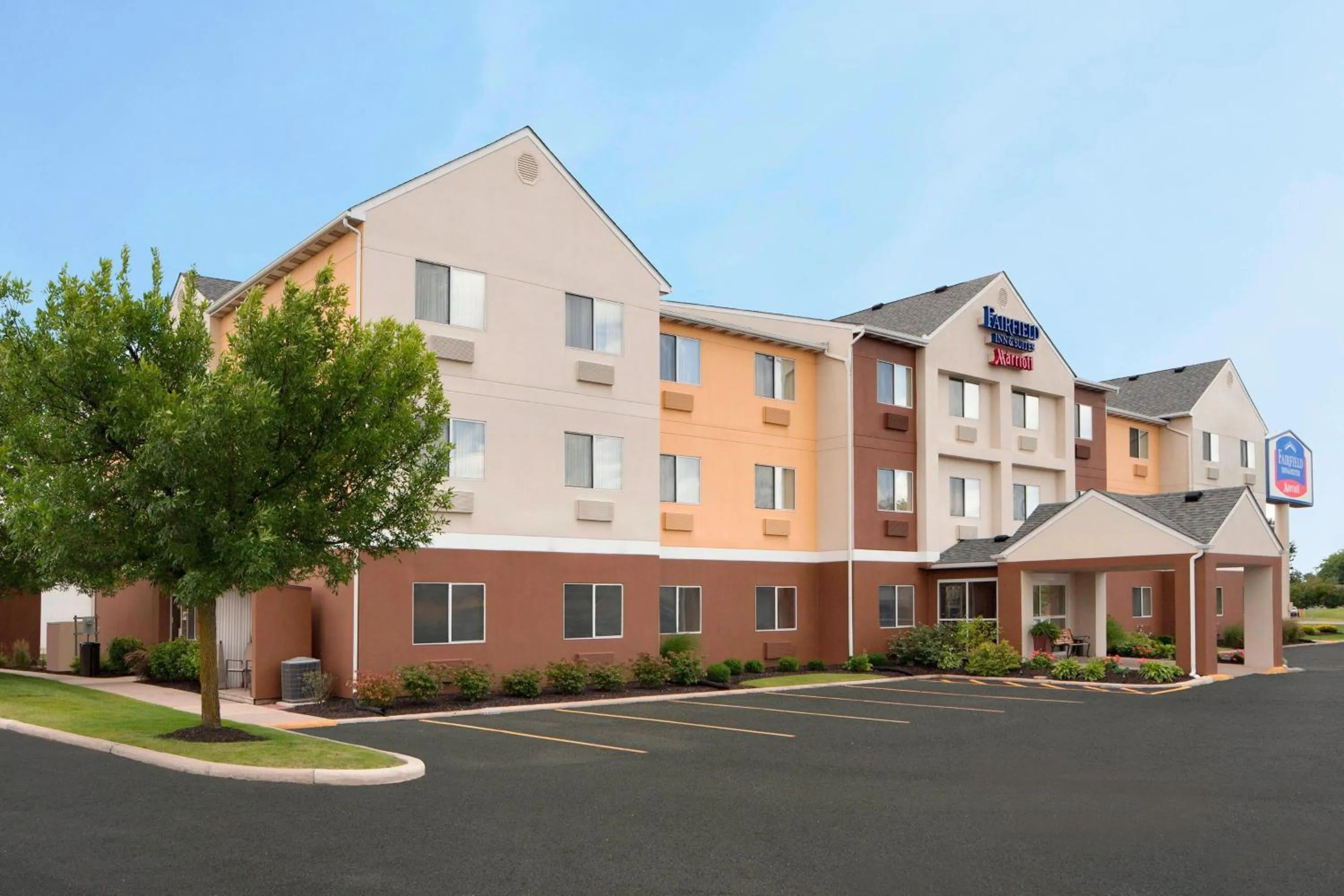 Property building in Fairfield Inn & Suites Findlay
