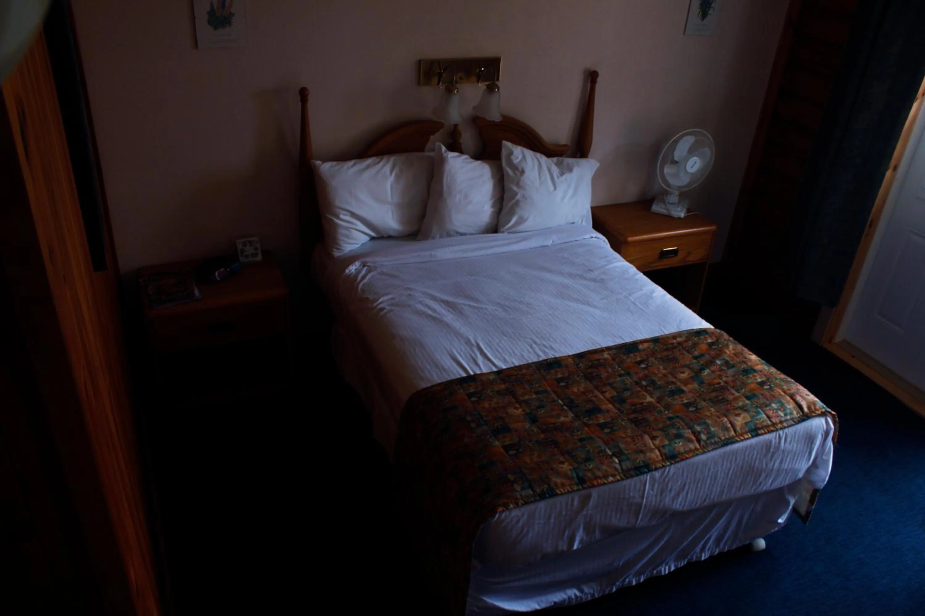 Photo of the whole room, Bed in Brier Island Lodge